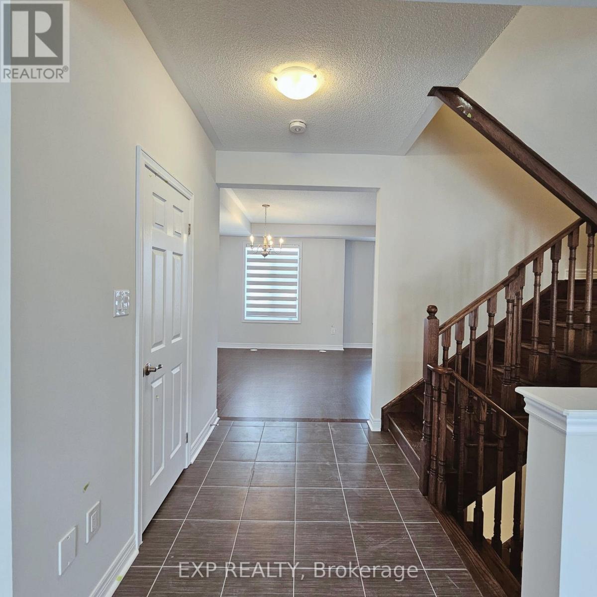 104 Grassbank Road, Brampton, Ontario  L6R 4E7 - Photo 8 - W12446148