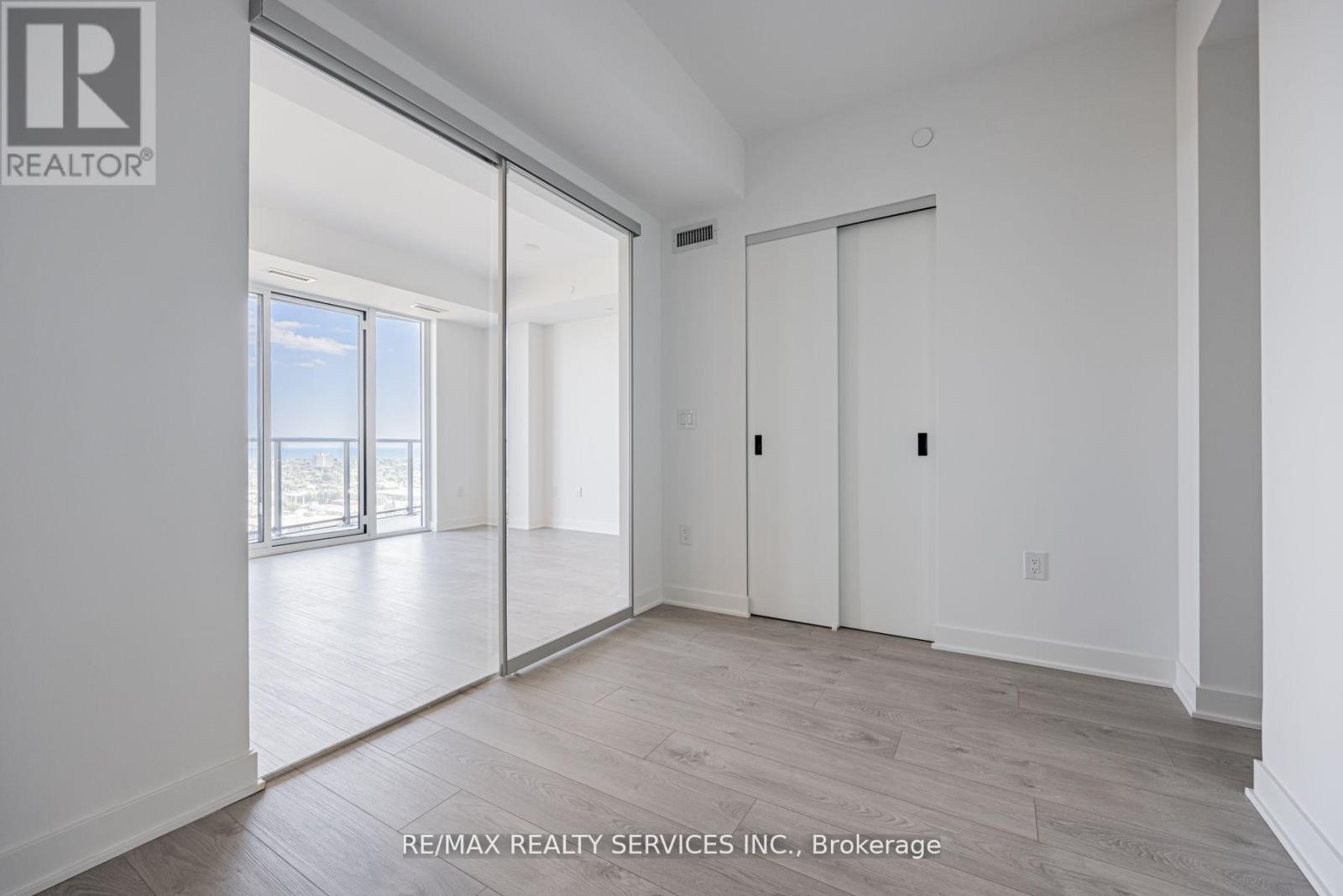 2007 - 36 Zorra Street, Toronto, Ontario  M8Z 0G5 - Photo 5 - W12446156