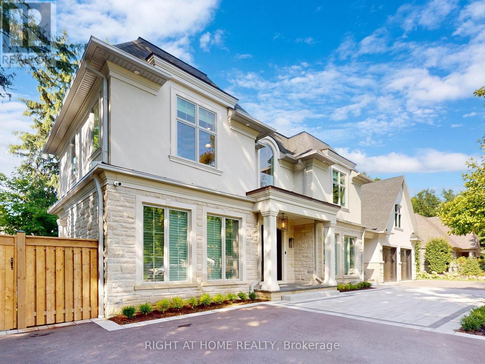 172 Burgundy Drive, Oakville, Ontario  L6J 4G1 - Photo 2 - W12446159
