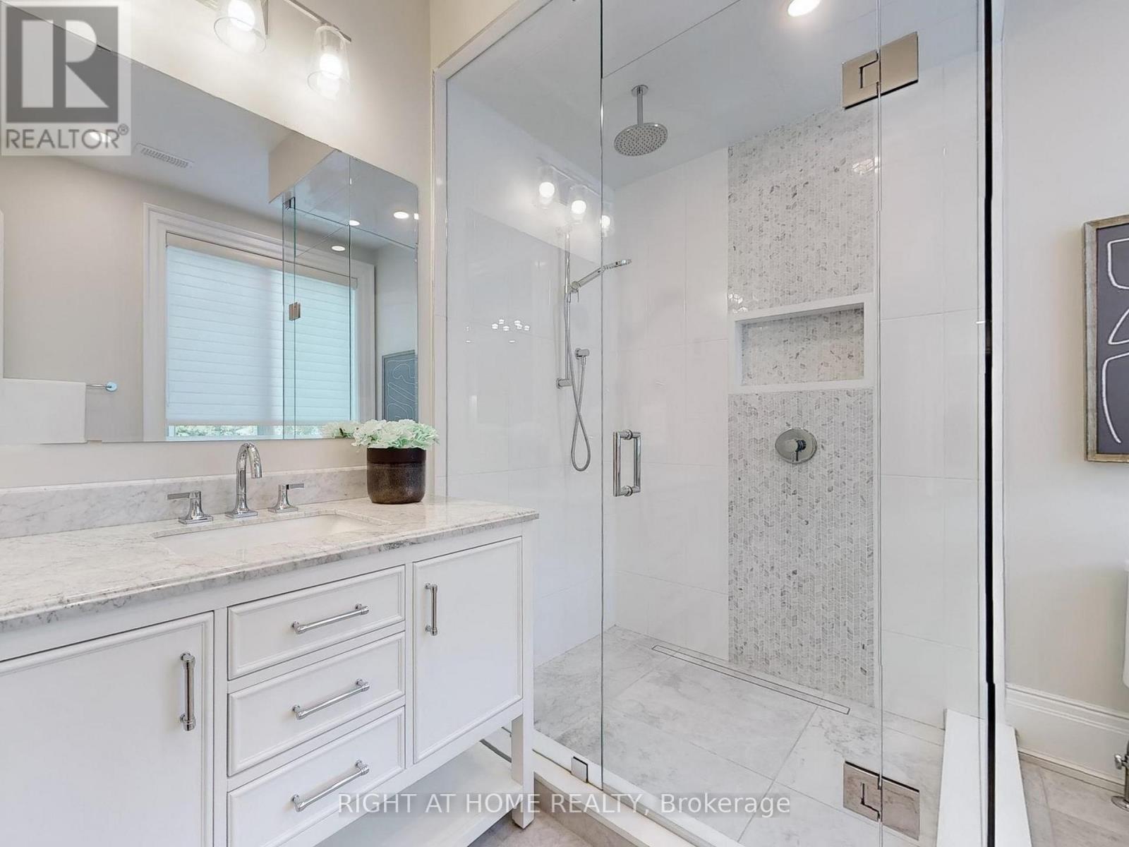 172 Burgundy Drive, Oakville, Ontario  L6J 4G1 - Photo 28 - W12446159