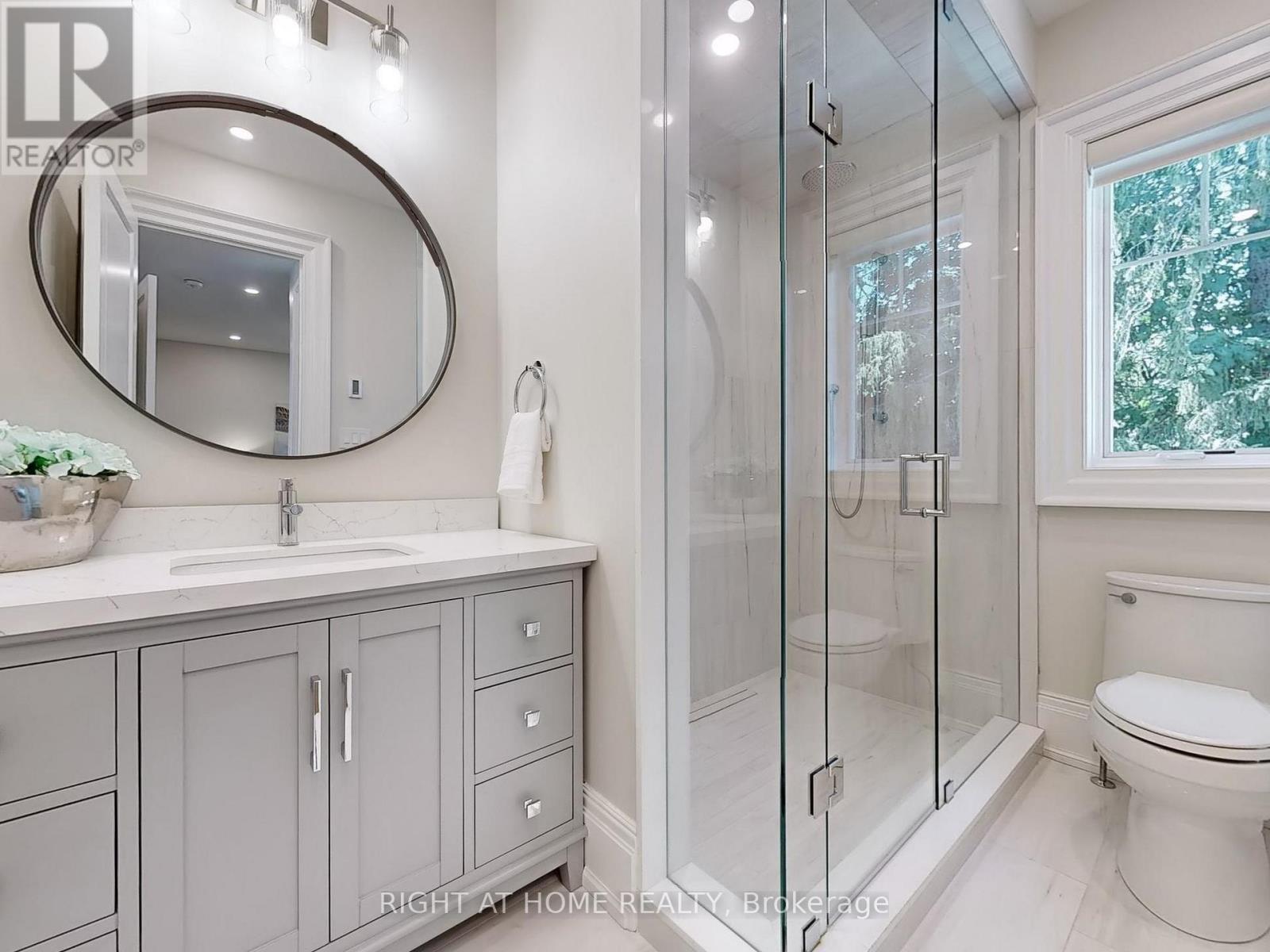 172 Burgundy Drive, Oakville, Ontario  L6J 4G1 - Photo 30 - W12446159