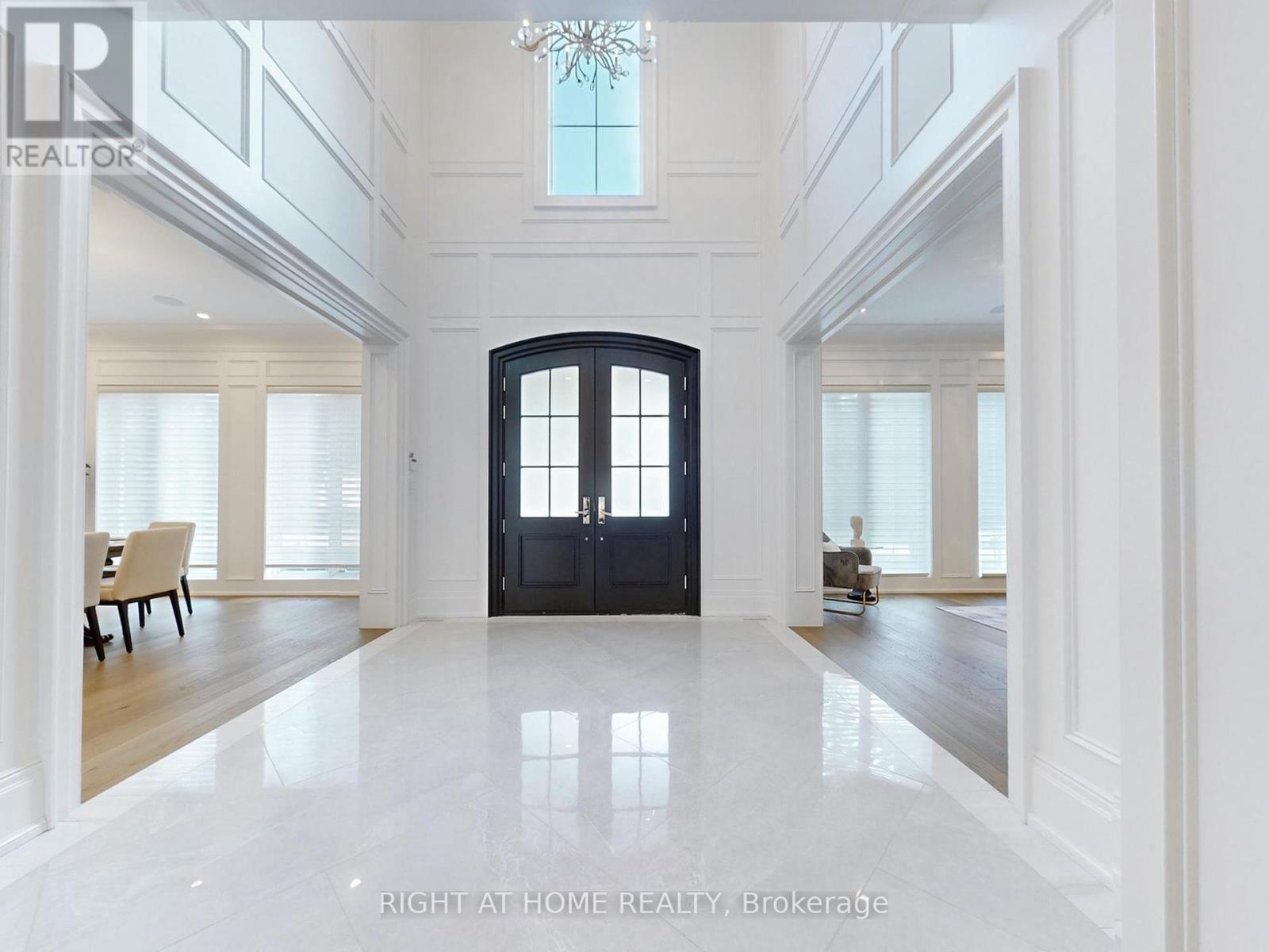 172 Burgundy Drive, Oakville, Ontario  L6J 4G1 - Photo 4 - W12446159
