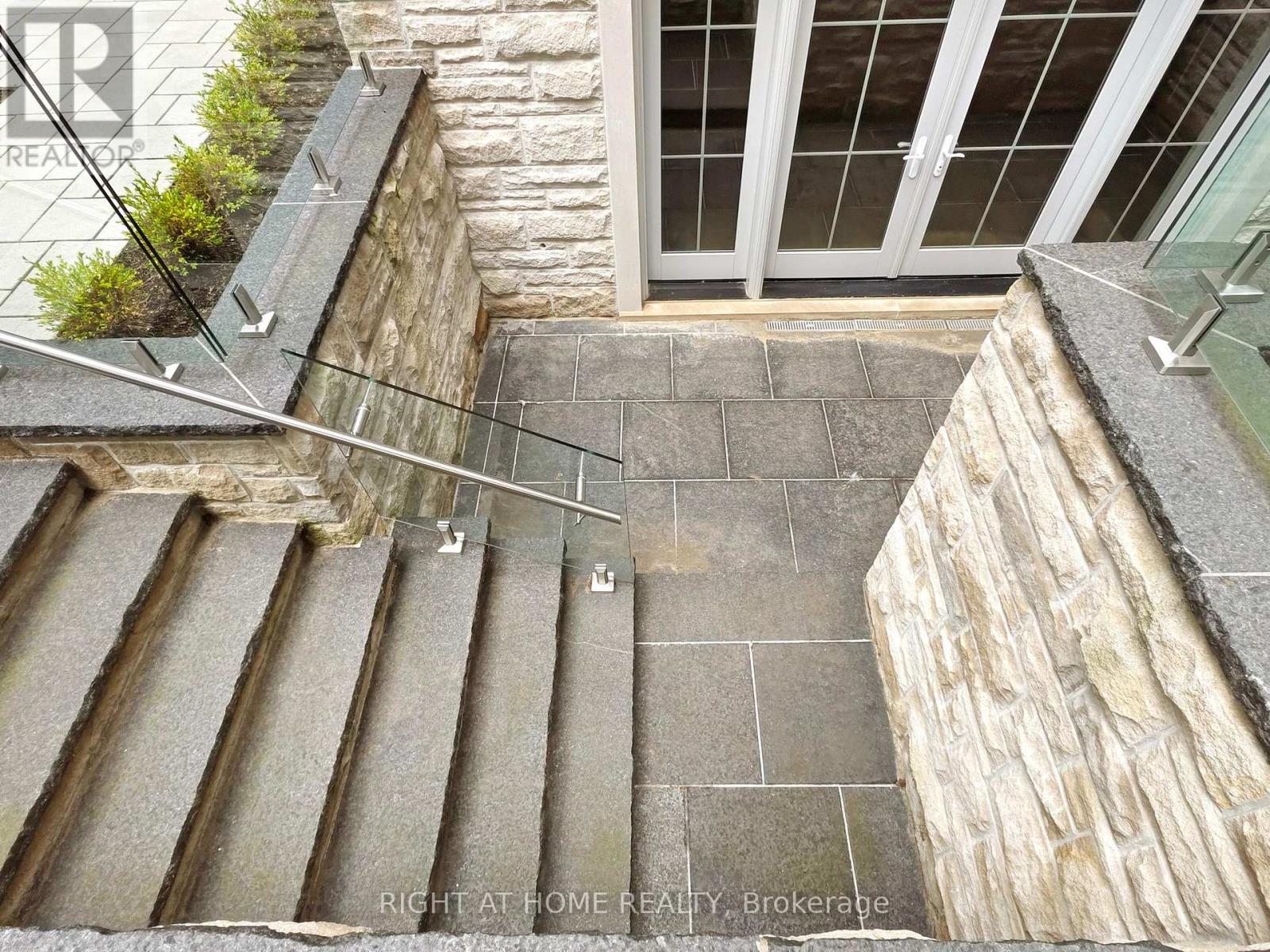172 Burgundy Drive, Oakville, Ontario  L6J 4G1 - Photo 41 - W12446159