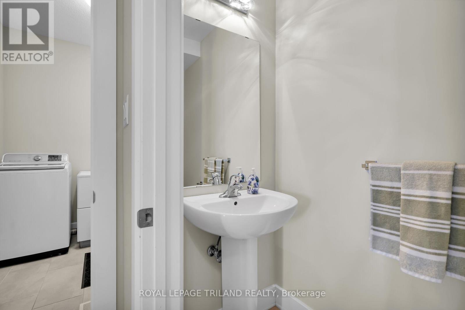 521 Sophia Crescent, London North, Ontario  N6H 5L4 - Photo 35 - X12435035