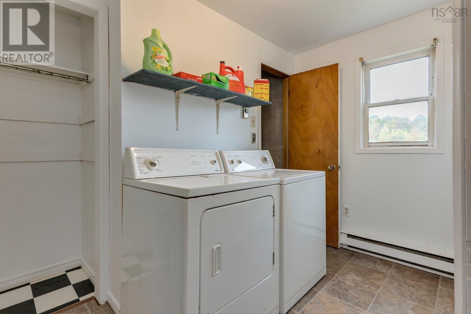 61 Dunlop Road, Brooklyn, Nova Scotia  B0N 2A0 - Photo 18 - 202522343