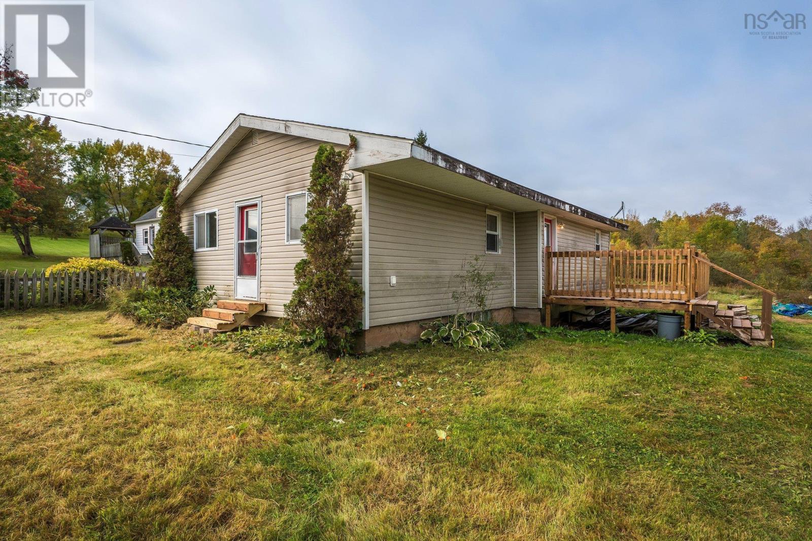 61 Dunlop Road, Brooklyn, Nova Scotia  B0N 2A0 - Photo 3 - 202522343