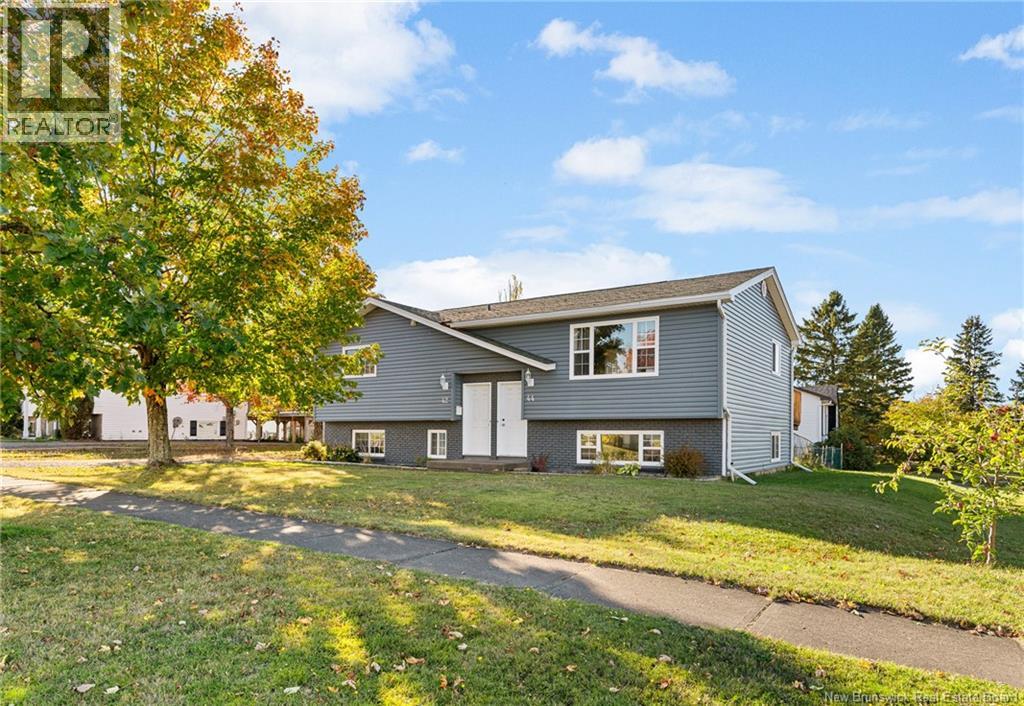 42-44 Meadowdale, Moncton, New Brunswick  E1G 1N5 - Photo 1 - NB127996