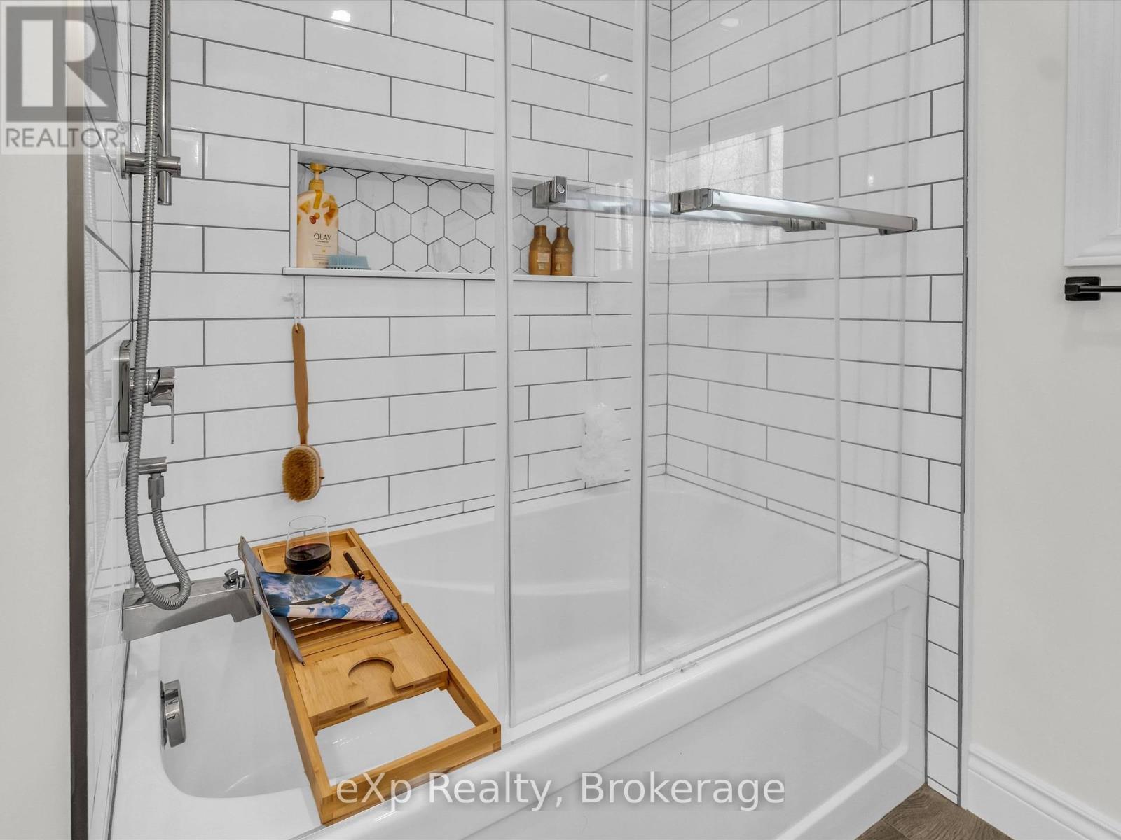 104 Meadow Heights Drive, Bracebridge, Ontario  P1L 1A4 - Photo 16 - X12337246