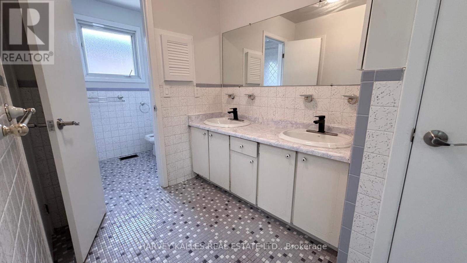 6 Raven Road, Toronto, Ontario  M6L 2A6 - Photo 14 - W12426131