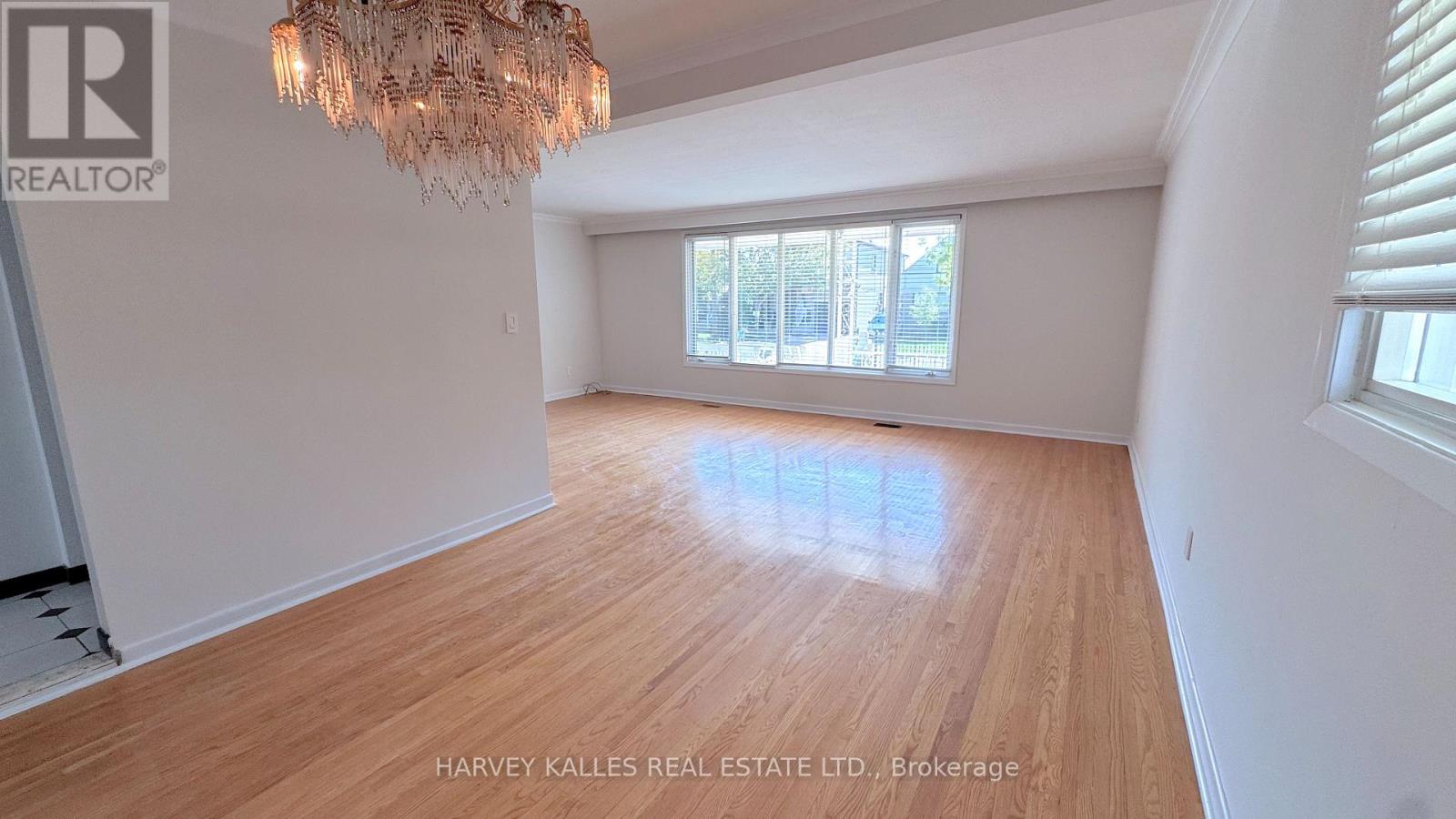 6 Raven Road, Toronto, Ontario  M6L 2A6 - Photo 4 - W12426131