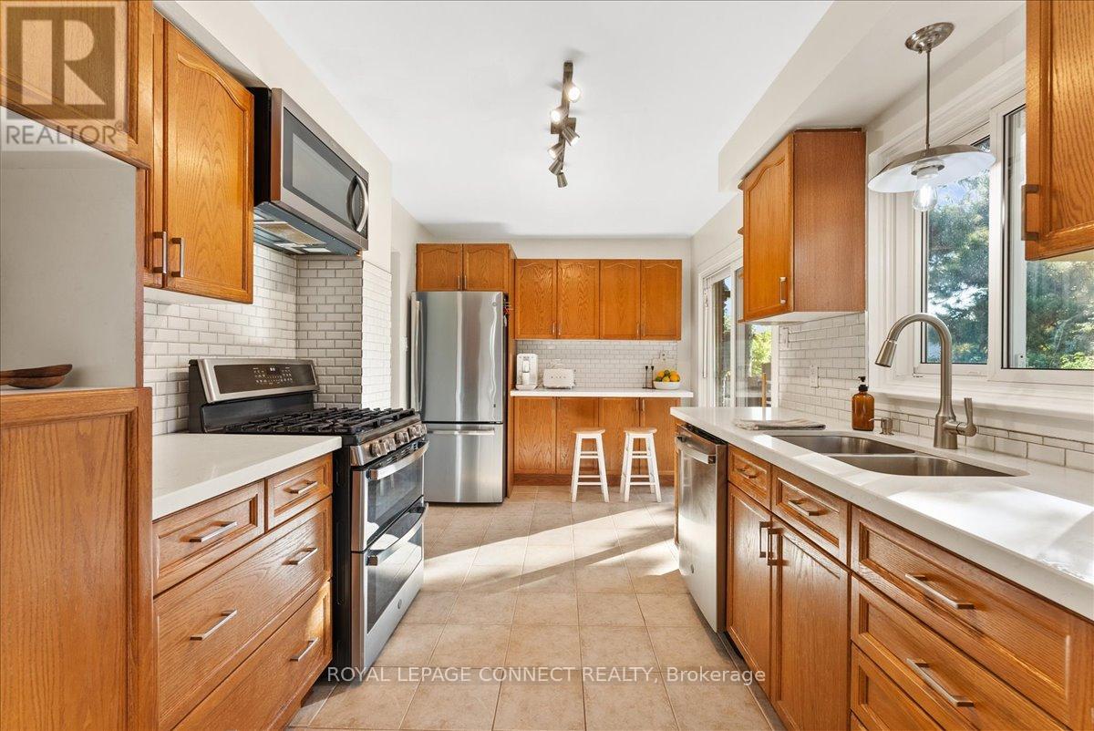1800 Shadybrook Drive, Pickering (Amberlea), Ontario  L1V 3A5 - Photo 11 - E12446176