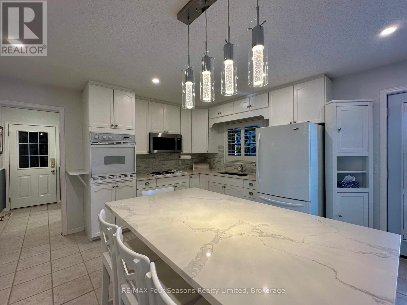 6853 Pine Plains Road, Adjala-Tosorontio, Ontario  L0M 1J0 - Photo 12 - N12446232