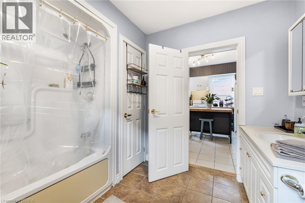 127 Superior Street, Brantford, Ontario  N3S 2L1 - Photo 11 - 40771837