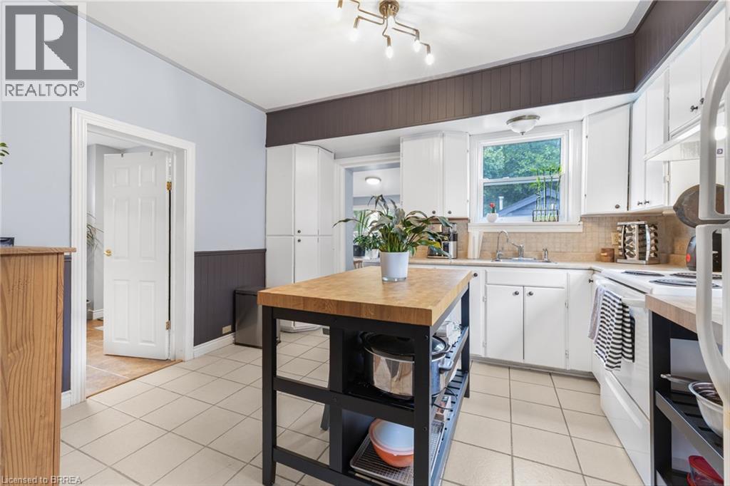 127 Superior Street, Brantford, Ontario  N3S 2L1 - Photo 7 - 40771837