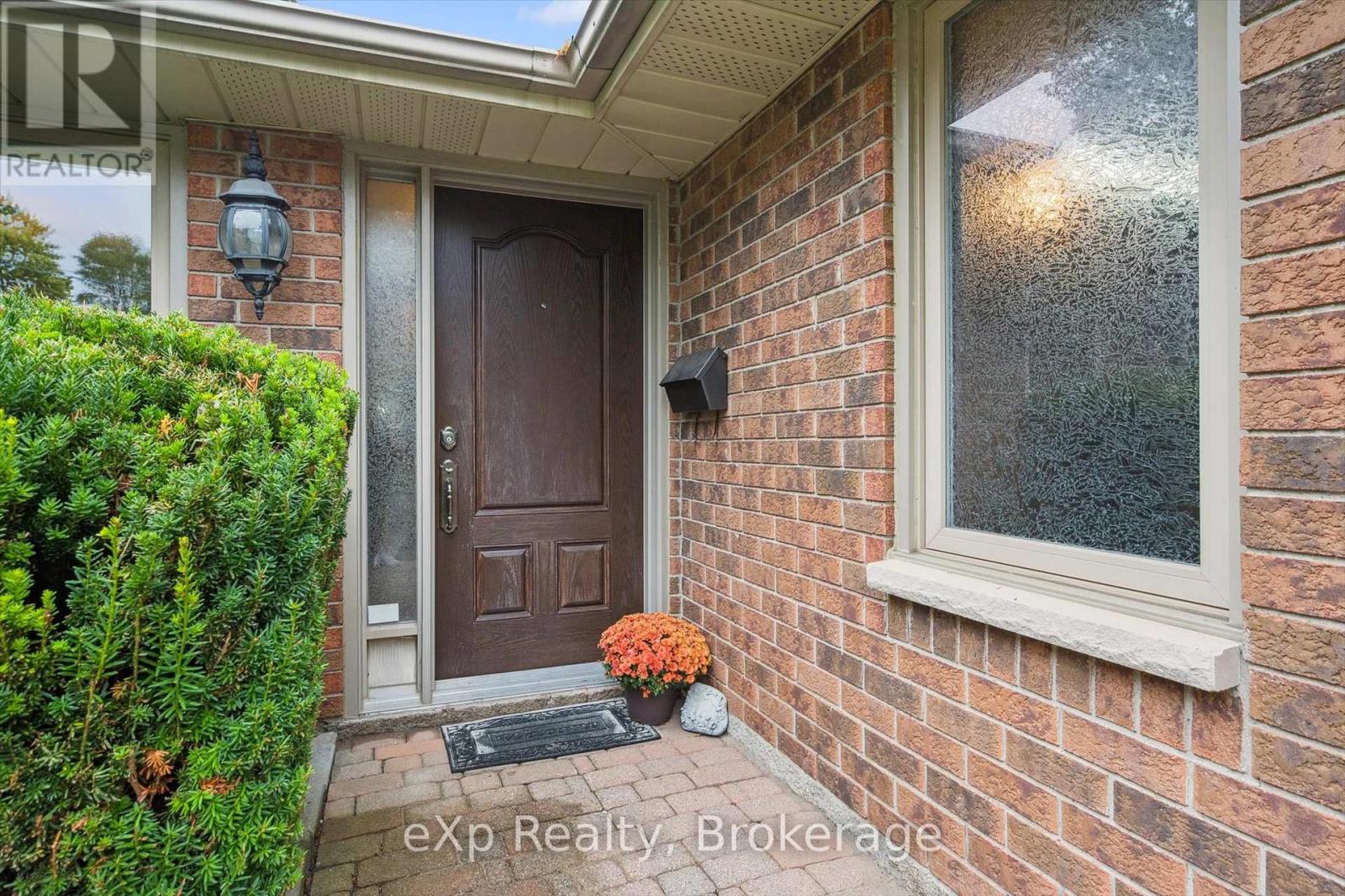 44 Hyland Road, Guelph, Ontario  N1E 1T3 - Photo 5 - X12446191