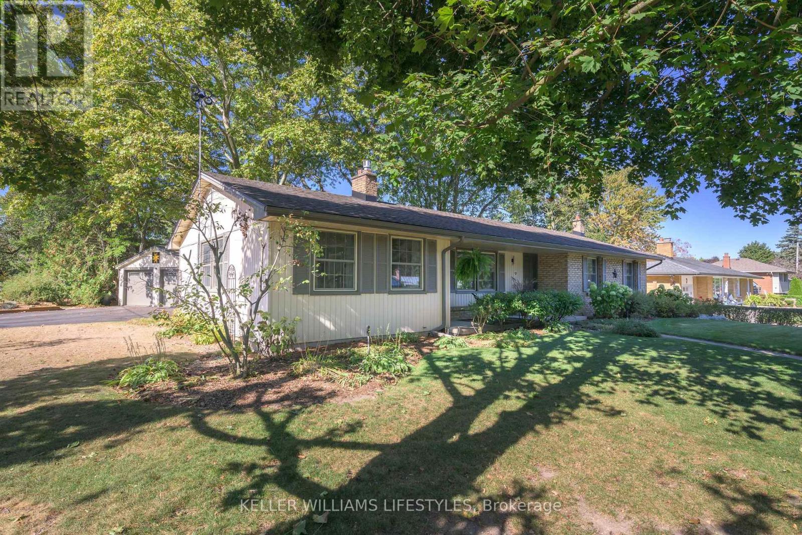 9 Outer Drive, London South, Ontario  N6P 1C5 - Photo 2 - X12446192