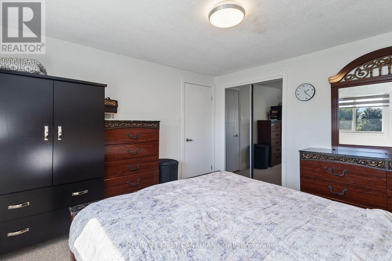 172 Golfdale Crescent, London South (South Q), Ontario  N6C 5X4 - Photo 13 - X12446205