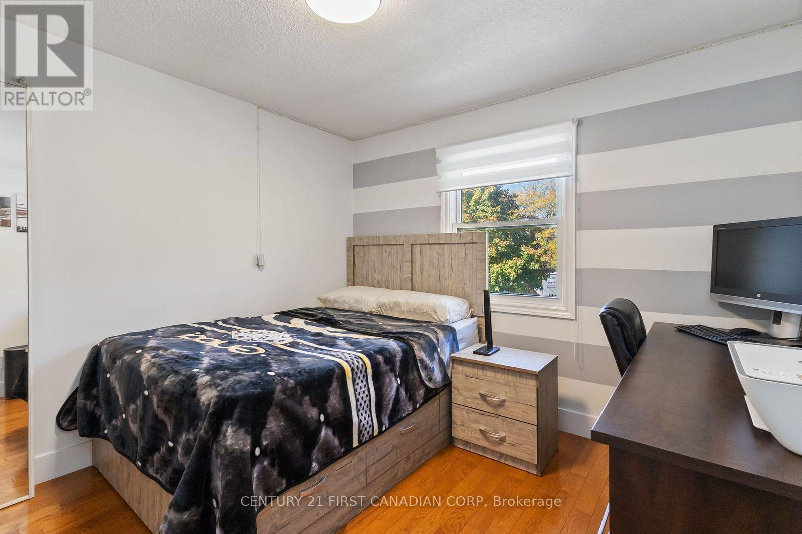 172 Golfdale Crescent, London South (South Q), Ontario  N6C 5X4 - Photo 14 - X12446205