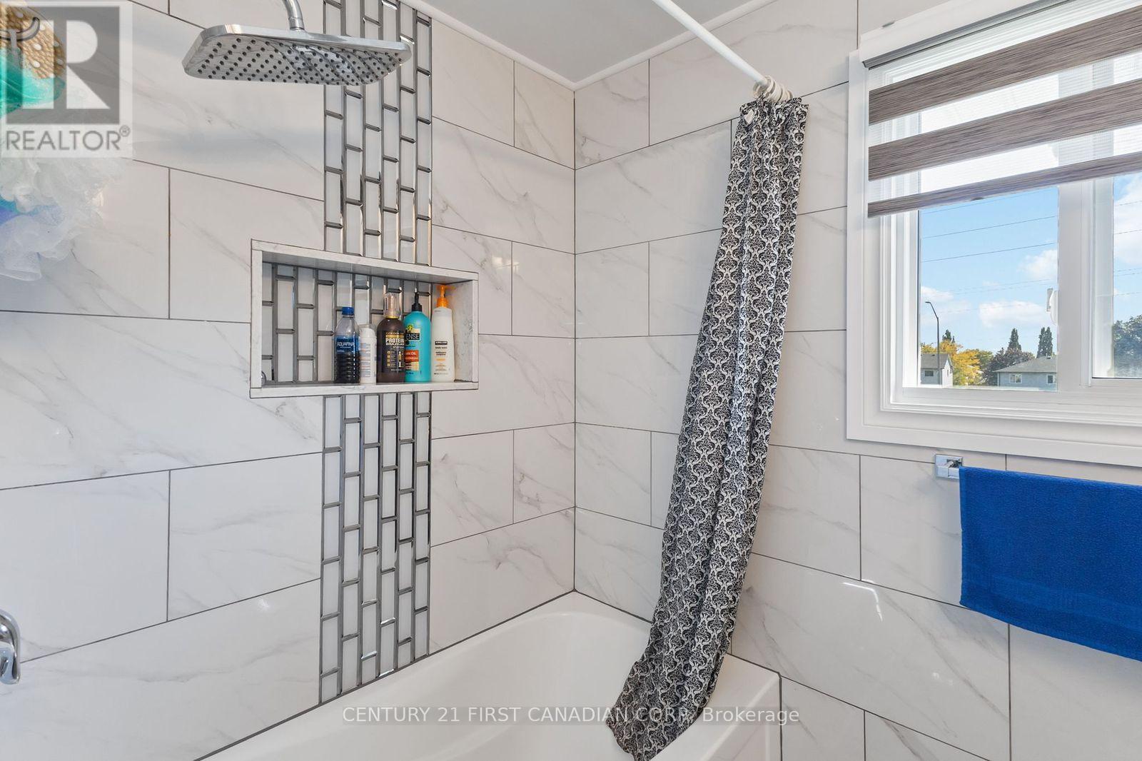 172 Golfdale Crescent, London South (South Q), Ontario  N6C 5X4 - Photo 16 - X12446205