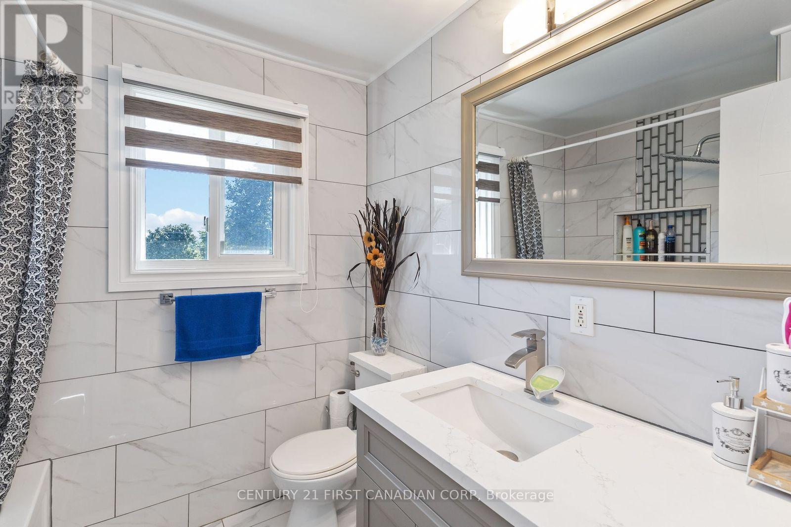 172 Golfdale Crescent, London South (South Q), Ontario  N6C 5X4 - Photo 17 - X12446205