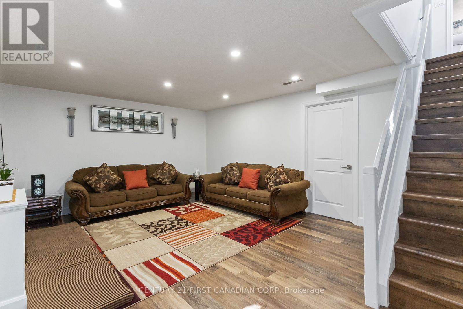 172 Golfdale Crescent, London South (South Q), Ontario  N6C 5X4 - Photo 20 - X12446205
