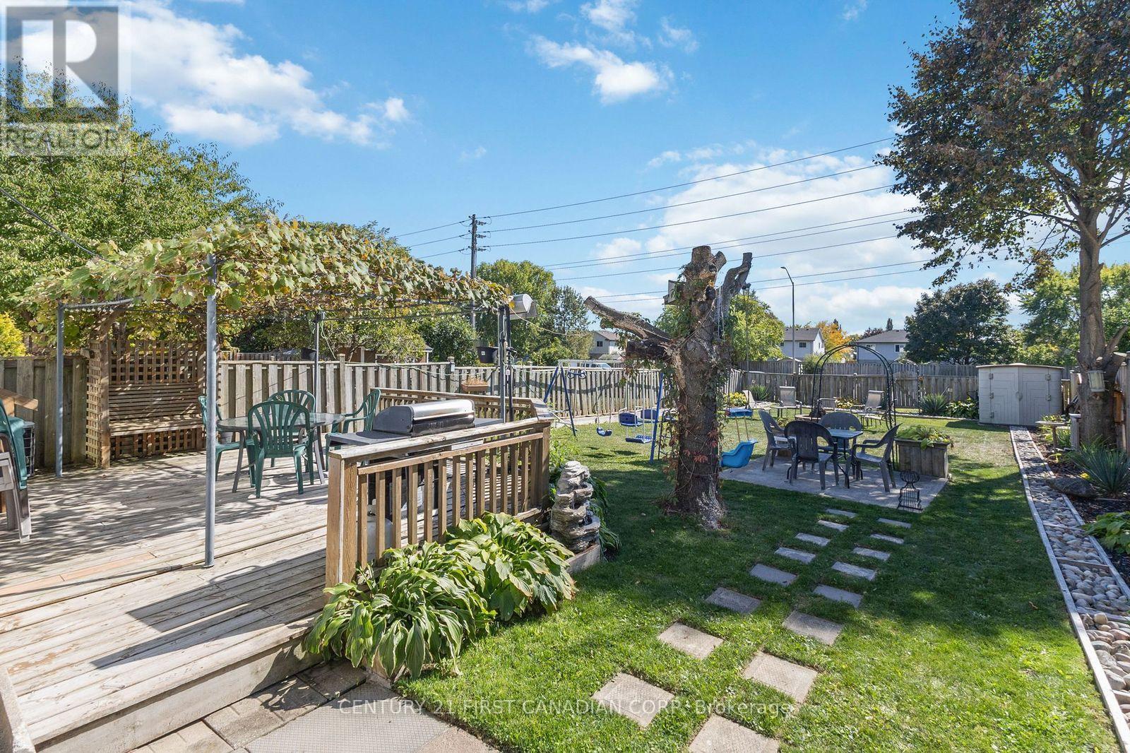 172 Golfdale Crescent, London South (South Q), Ontario  N6C 5X4 - Photo 29 - X12446205