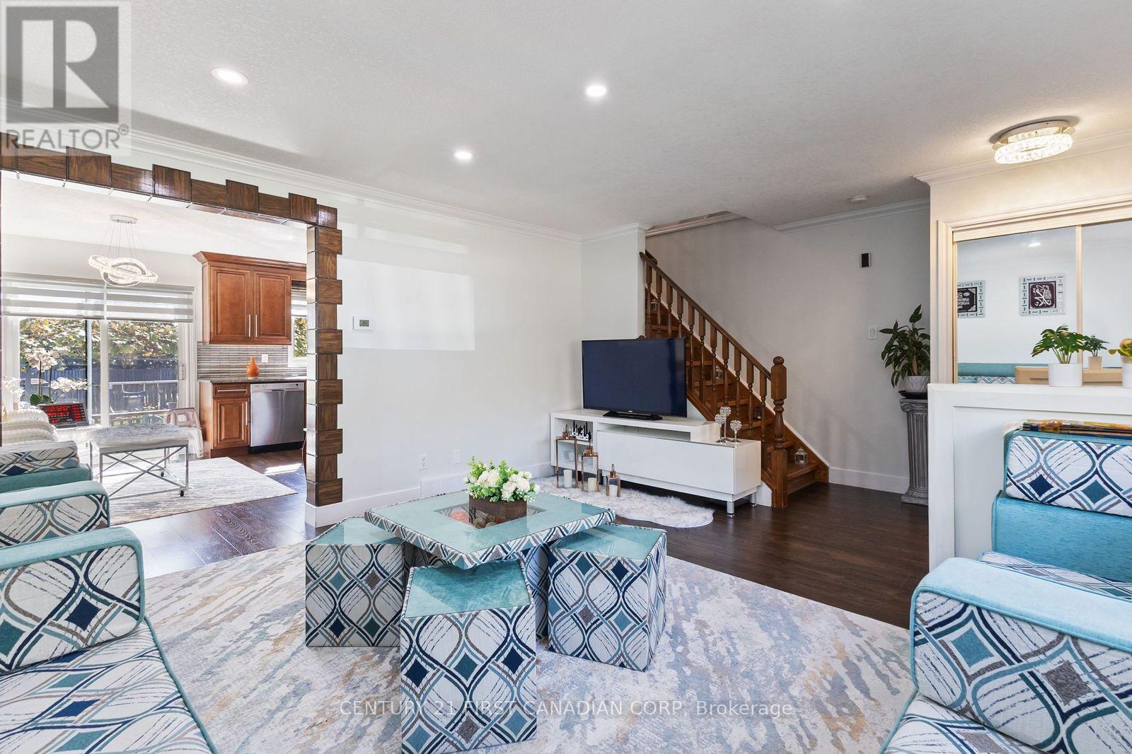 172 Golfdale Crescent, London South (South Q), Ontario  N6C 5X4 - Photo 6 - X12446205