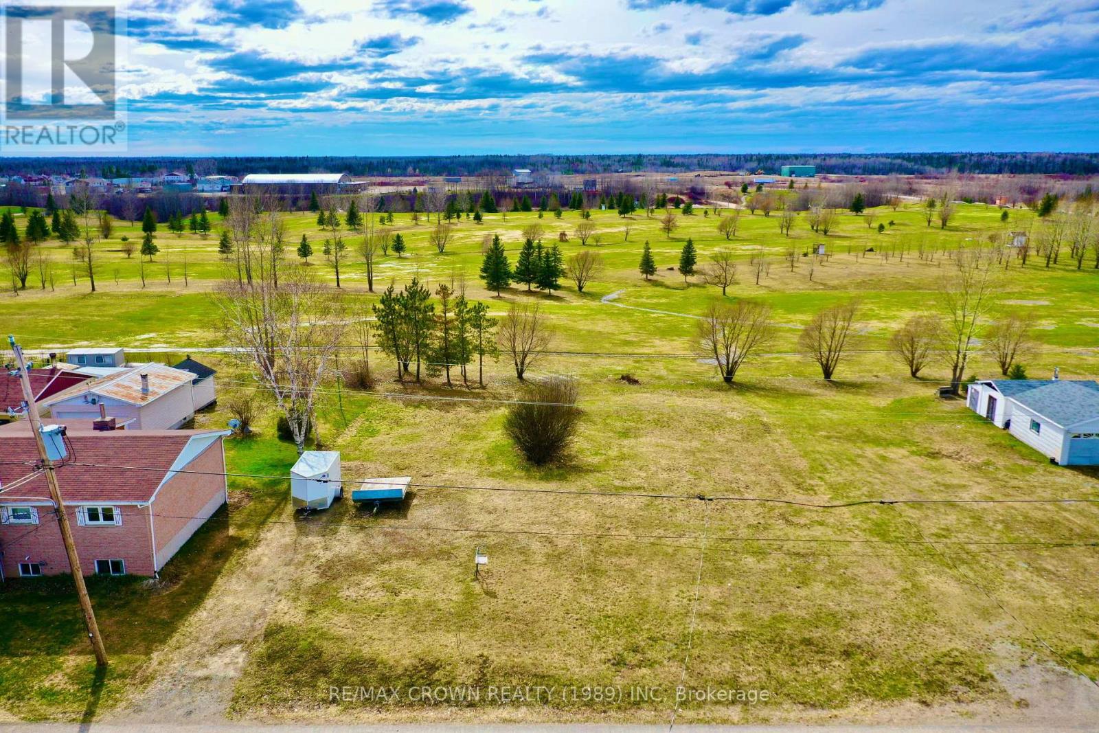 228-232 Ross Road, Smooth Rock Falls, Ontario  P0L 2B0 - Photo 12 - T12446220