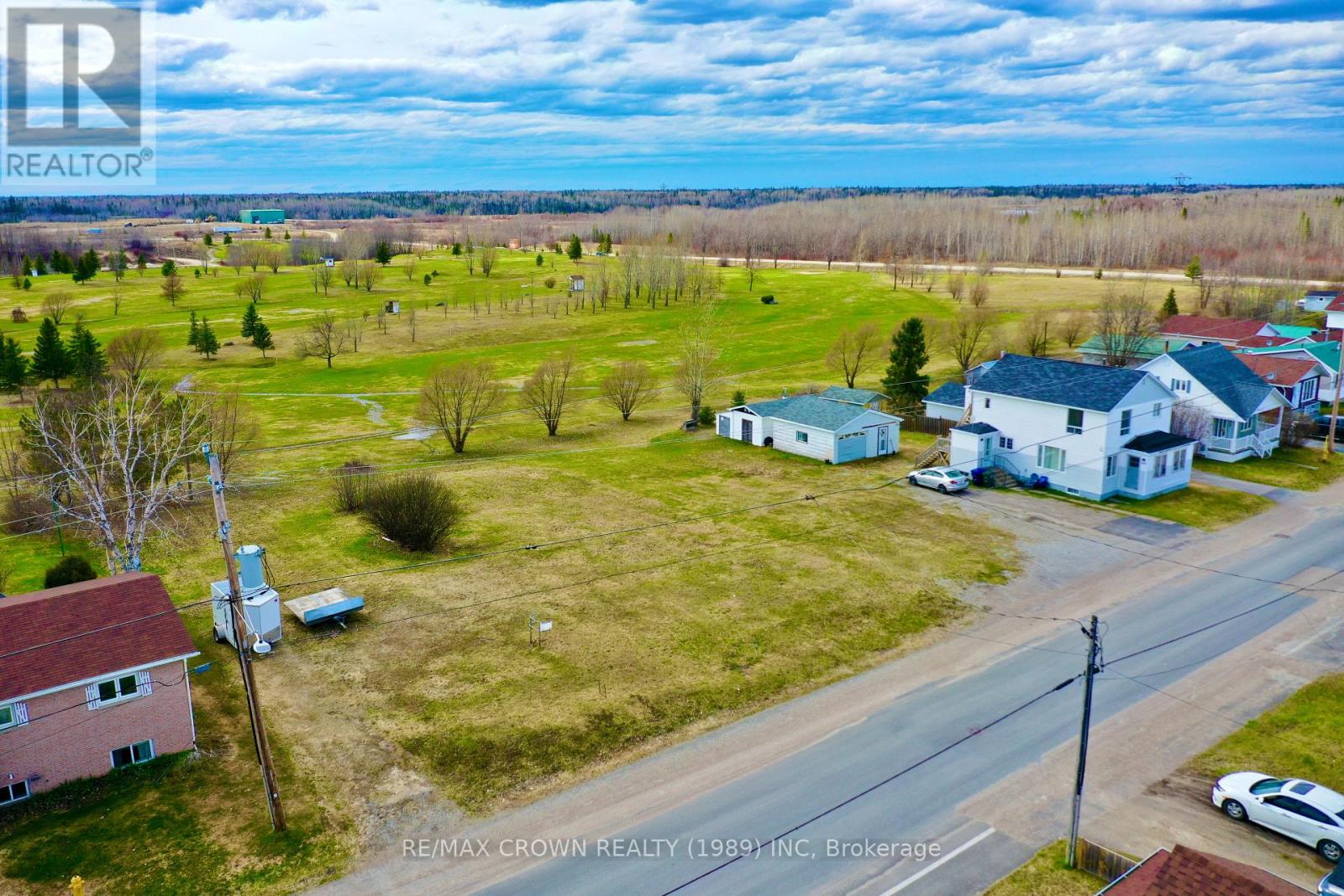 228-232 Ross Road, Smooth Rock Falls, Ontario  P0L 2B0 - Photo 14 - T12446220