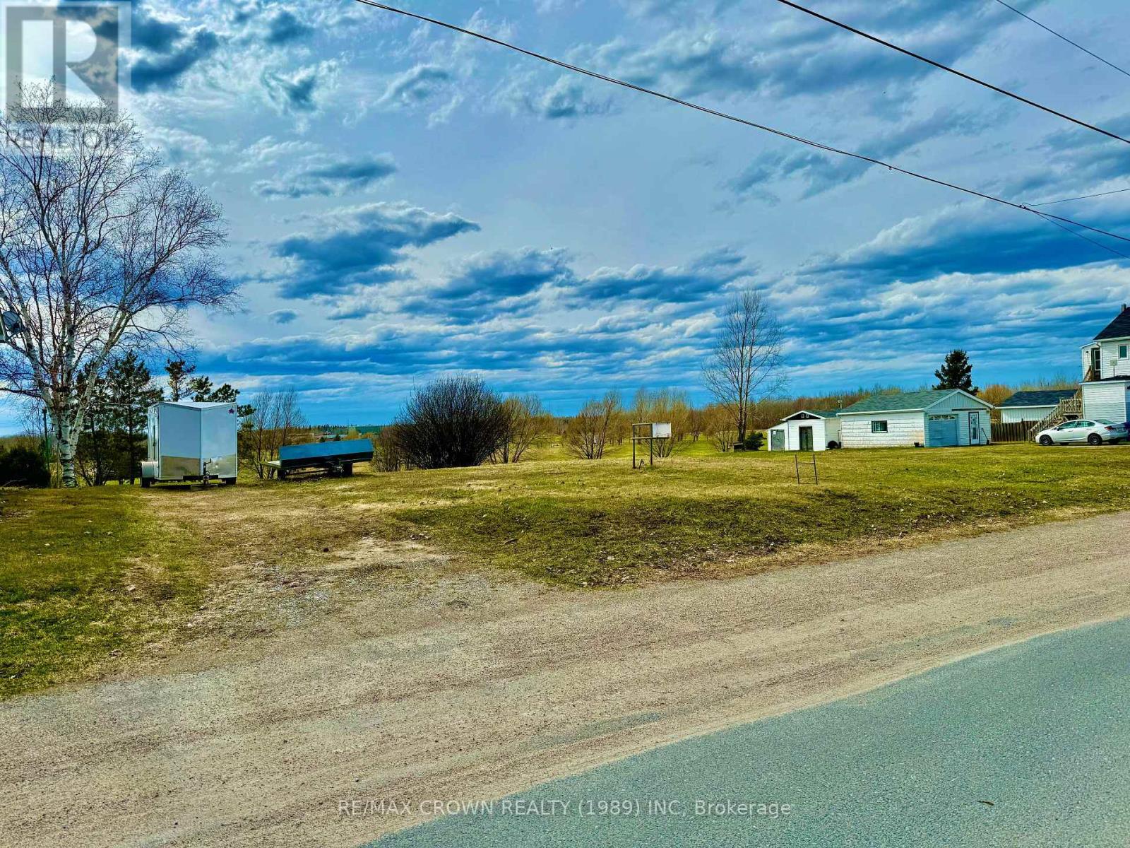 228-232 Ross Road, Smooth Rock Falls, Ontario  P0L 2B0 - Photo 15 - T12446220