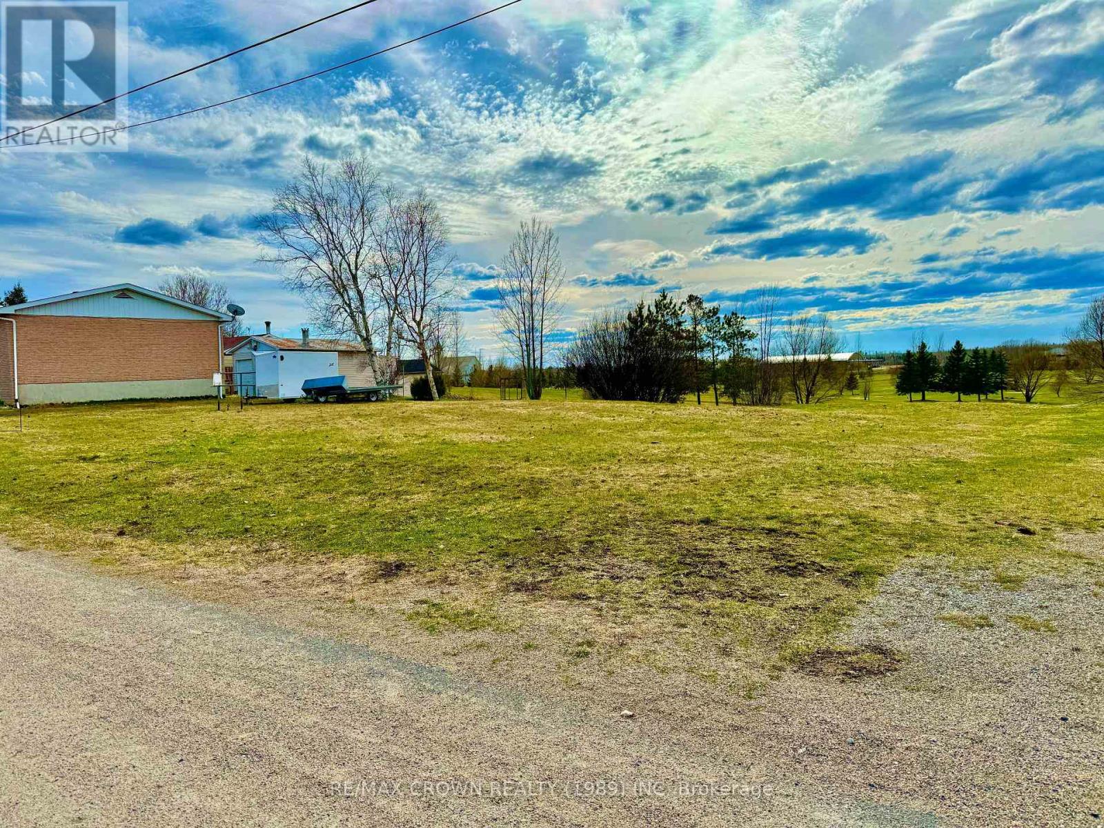 228-232 Ross Road, Smooth Rock Falls, Ontario  P0L 2B0 - Photo 17 - T12446220