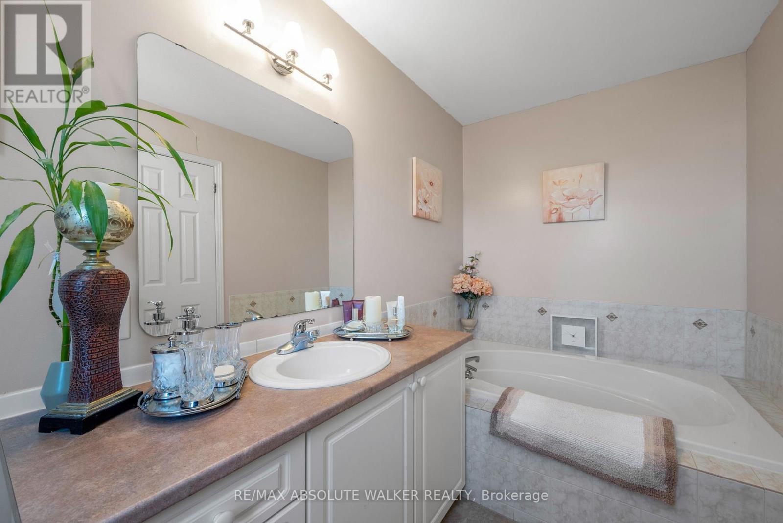 607 Aquaview Drive, Ottawa, Ontario  K4A 4W1 - Photo 18 - X12446234