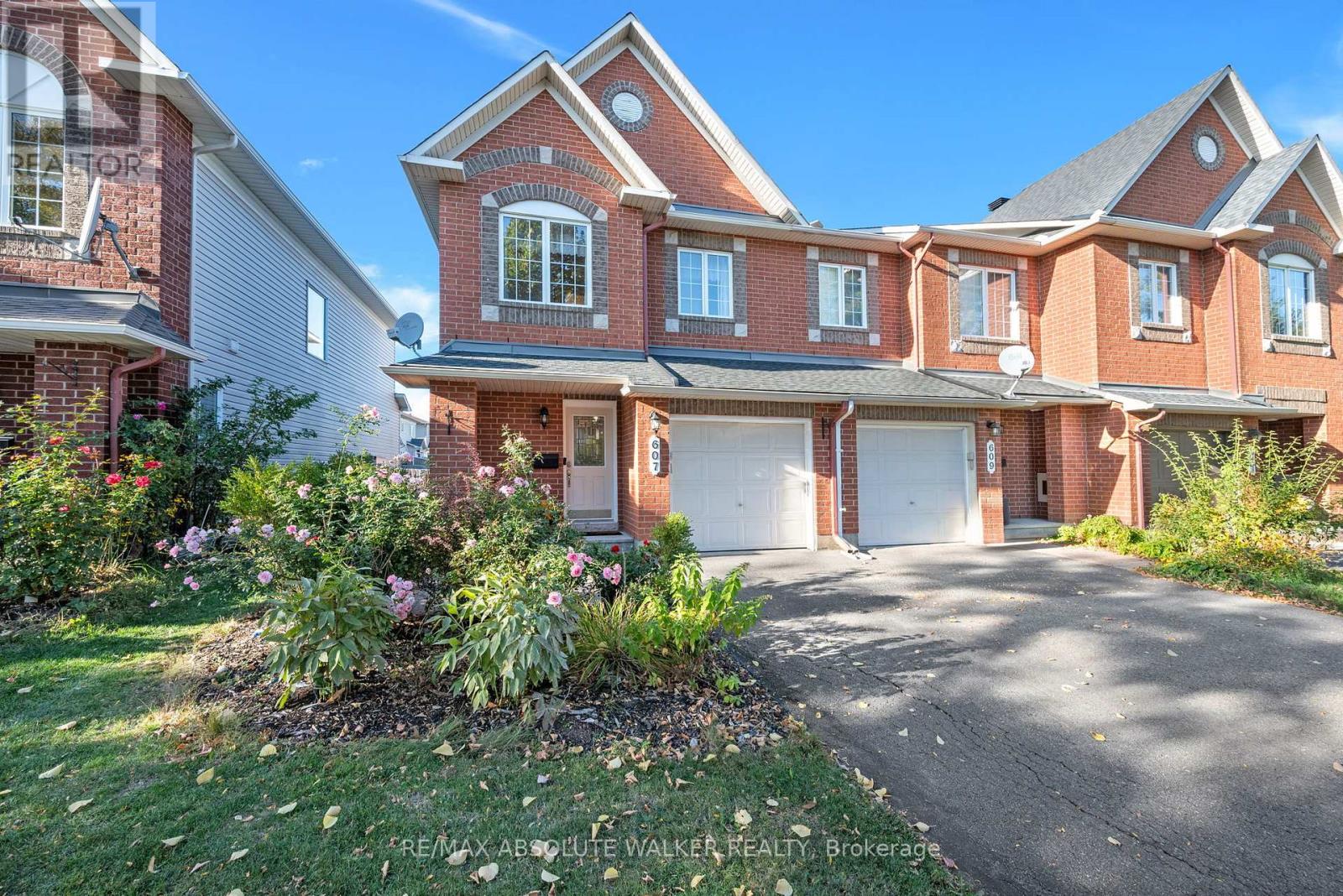 607 Aquaview Drive, Ottawa, Ontario  K4A 4W1 - Photo 2 - X12446234