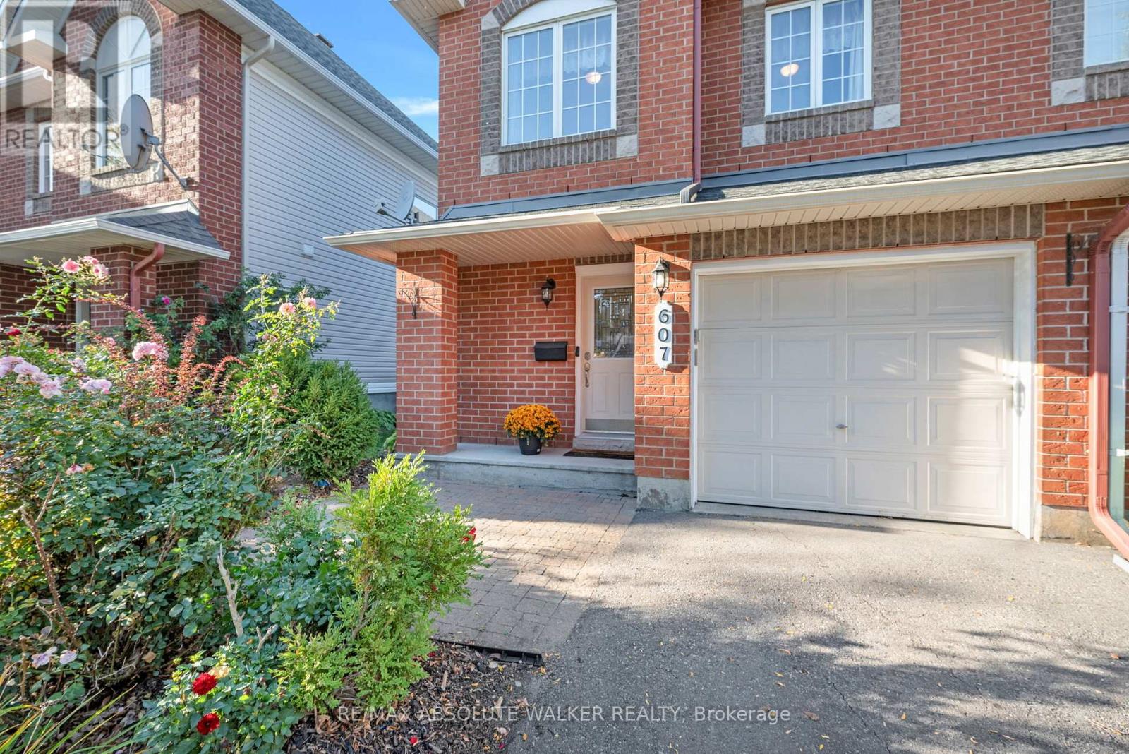 607 Aquaview Drive, Ottawa, Ontario  K4A 4W1 - Photo 3 - X12446234
