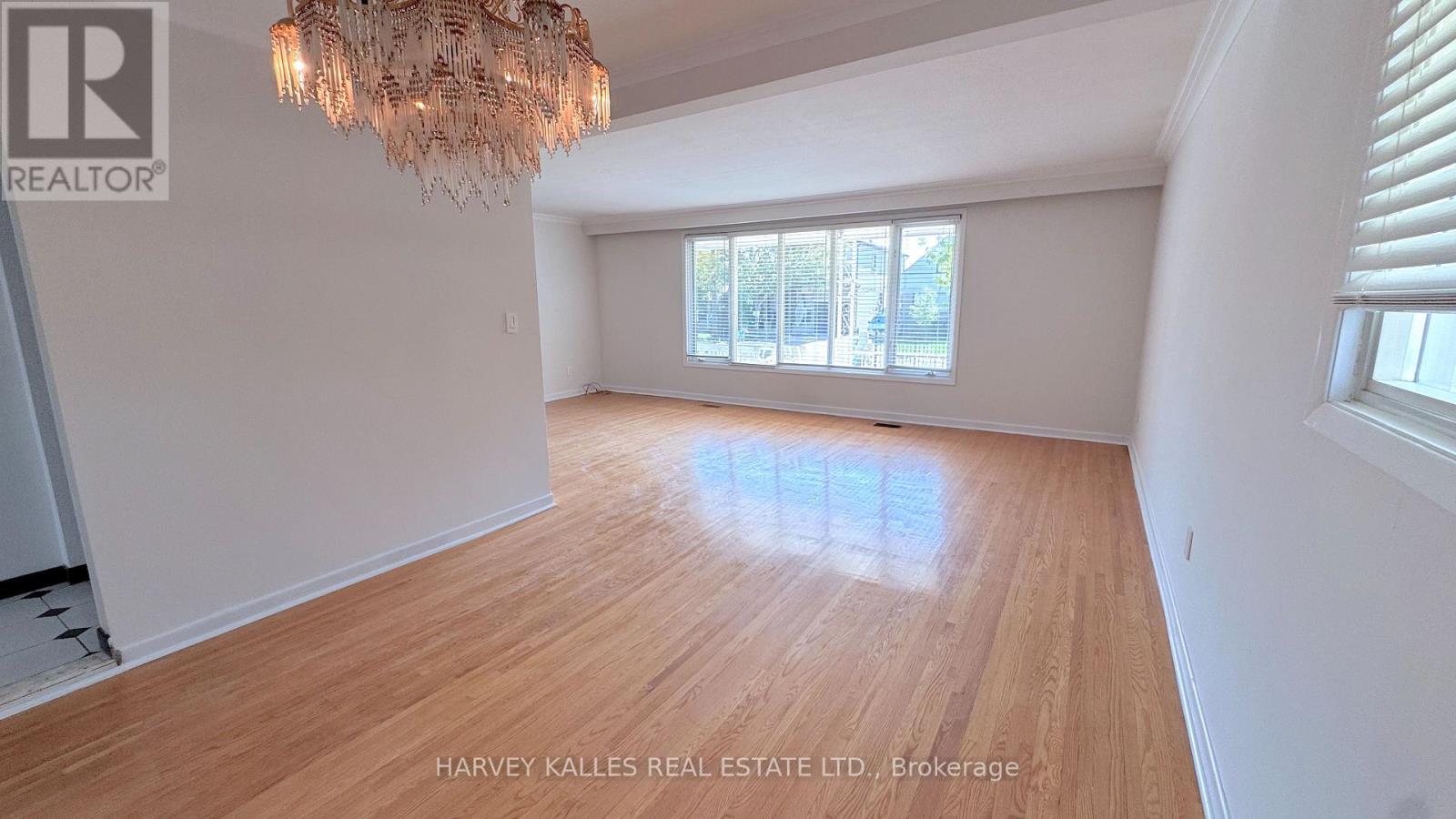 Main Floor - 6 Raven Road, Toronto, Ontario  M6L 2A6 - Photo 4 - W12444022