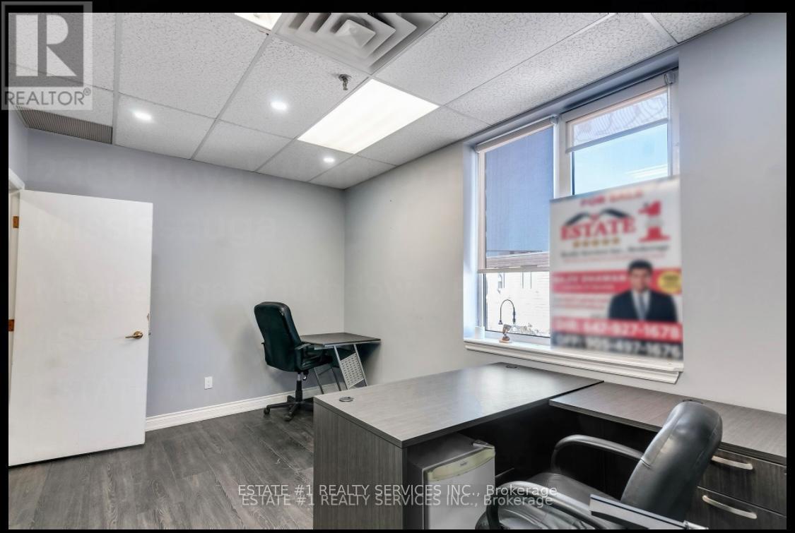 211 - 2359 Royal Windsor Drive, Mississauga (Southdown), Ontario  L5J 4S9 - Photo 9 - W12446172