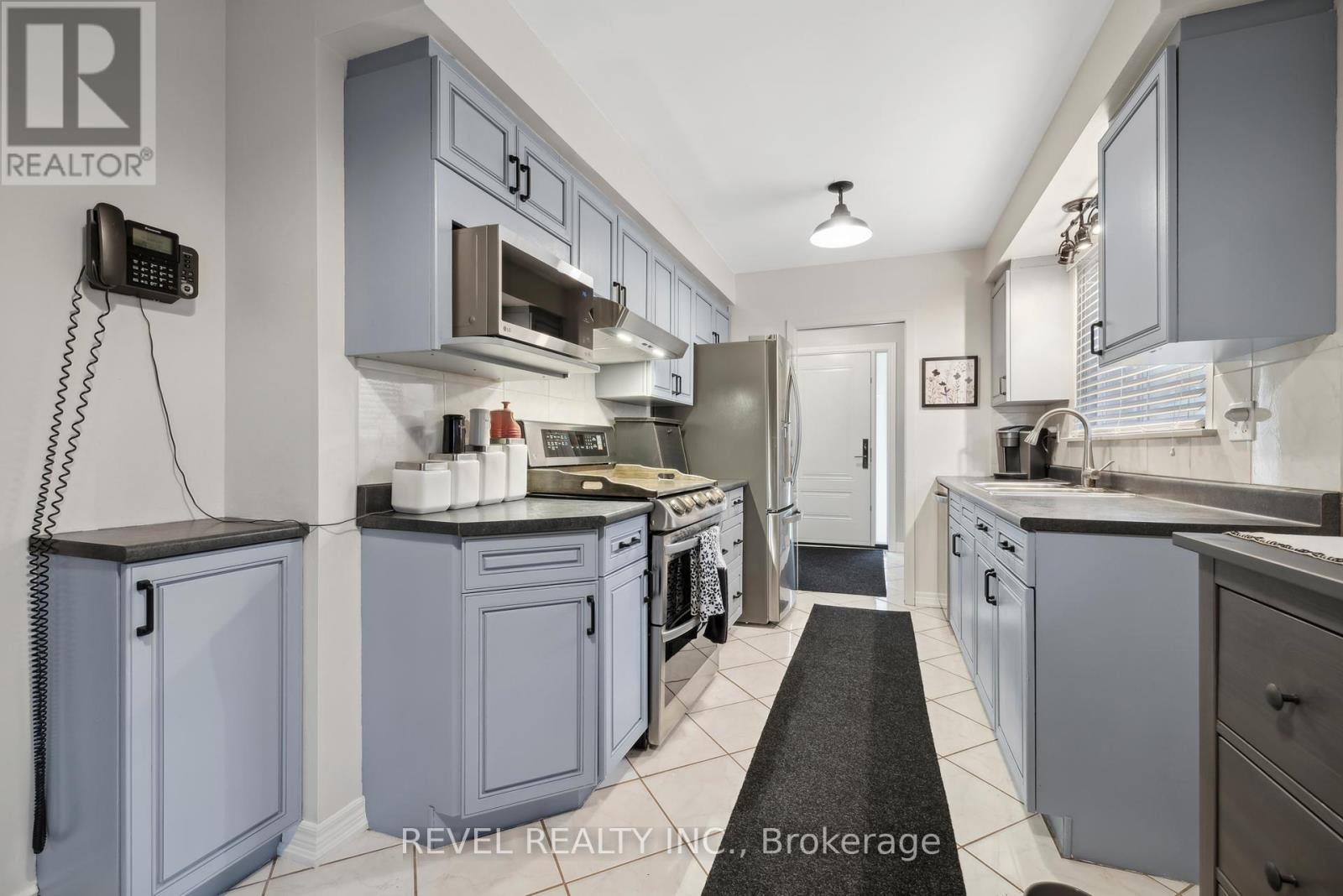 93 Willowridge Road, Toronto, Ontario  M9R 3Z5 - Photo 8 - W12446177