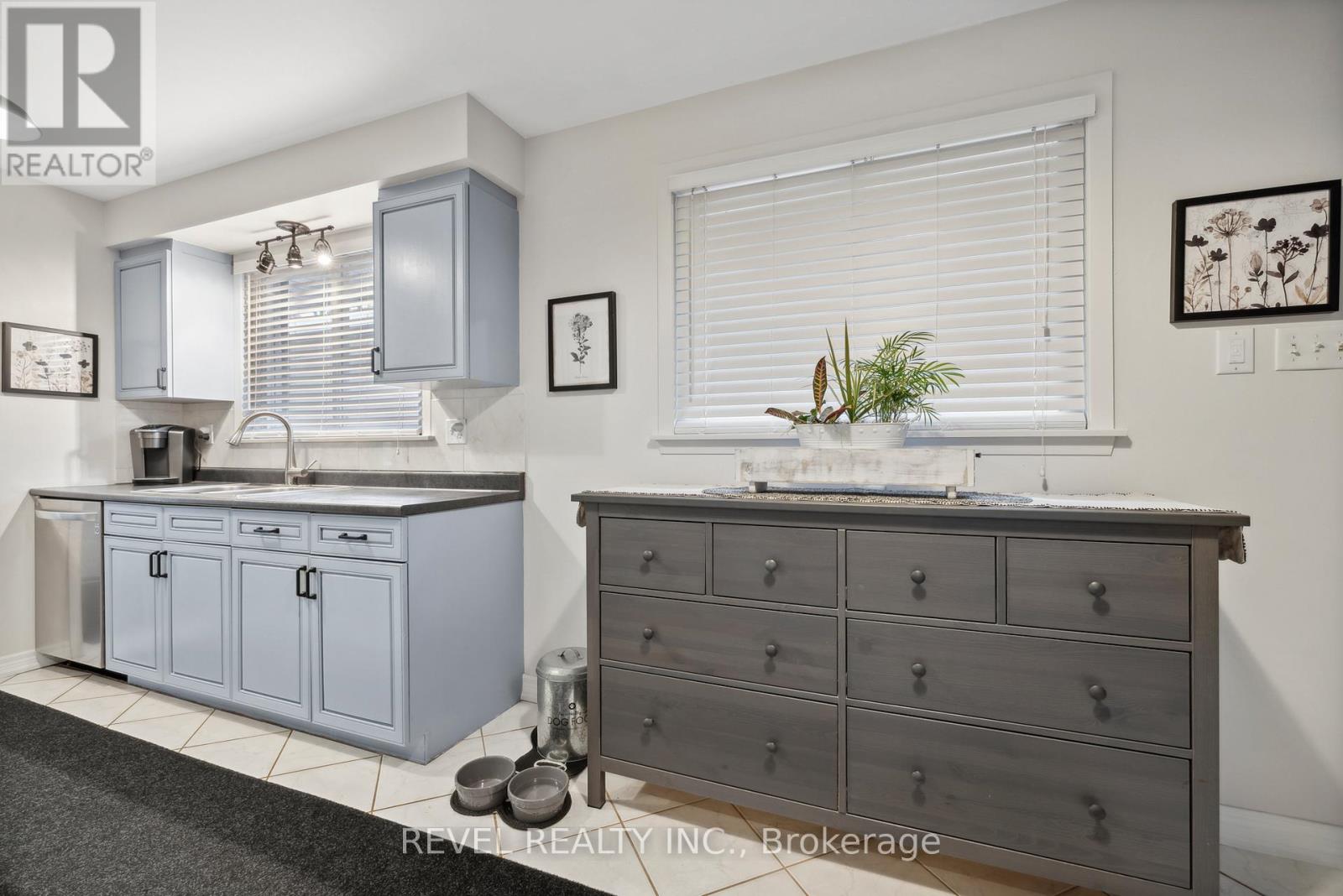 93 Willowridge Road, Toronto, Ontario  M9R 3Z5 - Photo 9 - W12446177