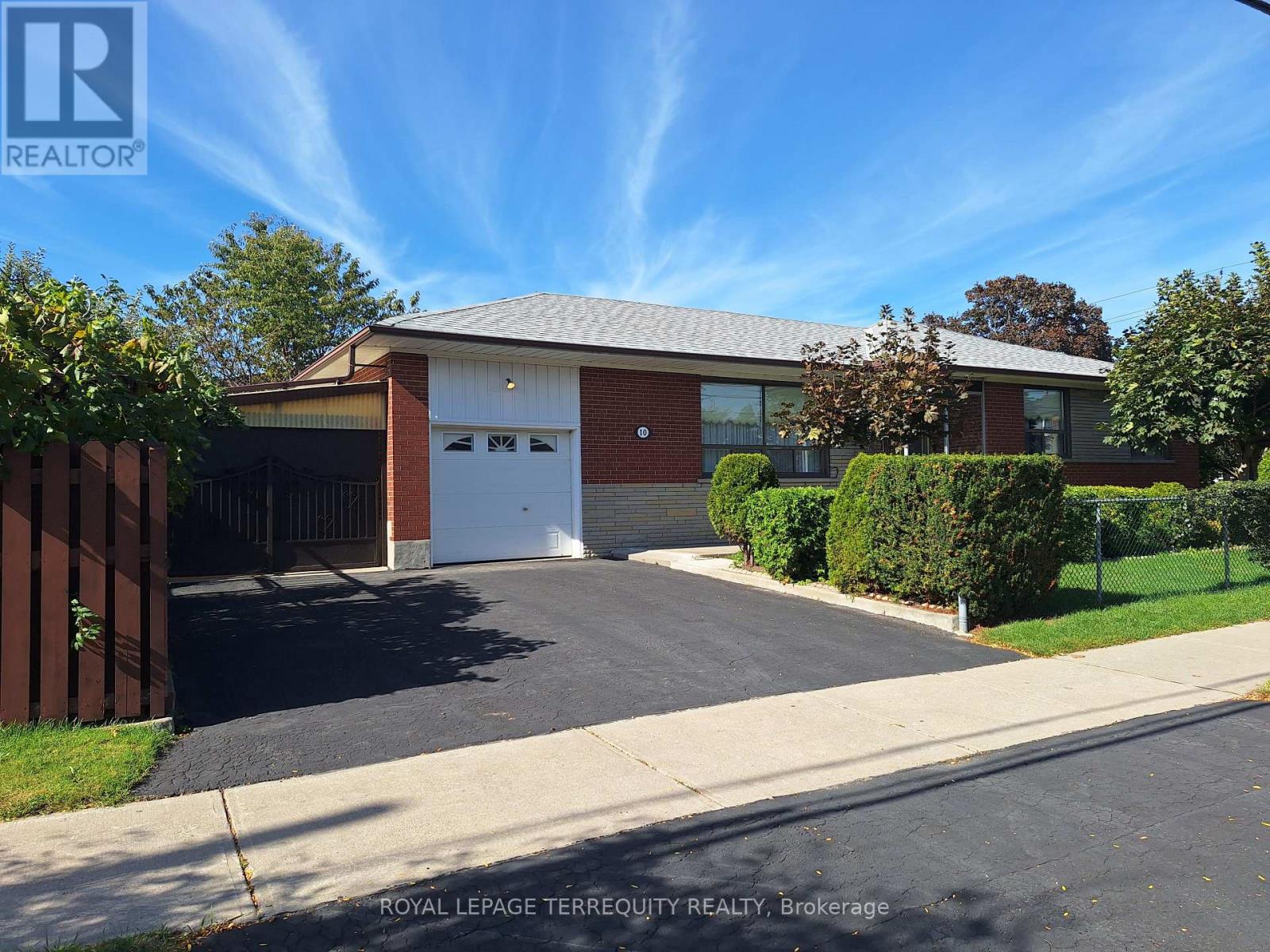 10 MANIZA ROAD, Toronto, Ontario