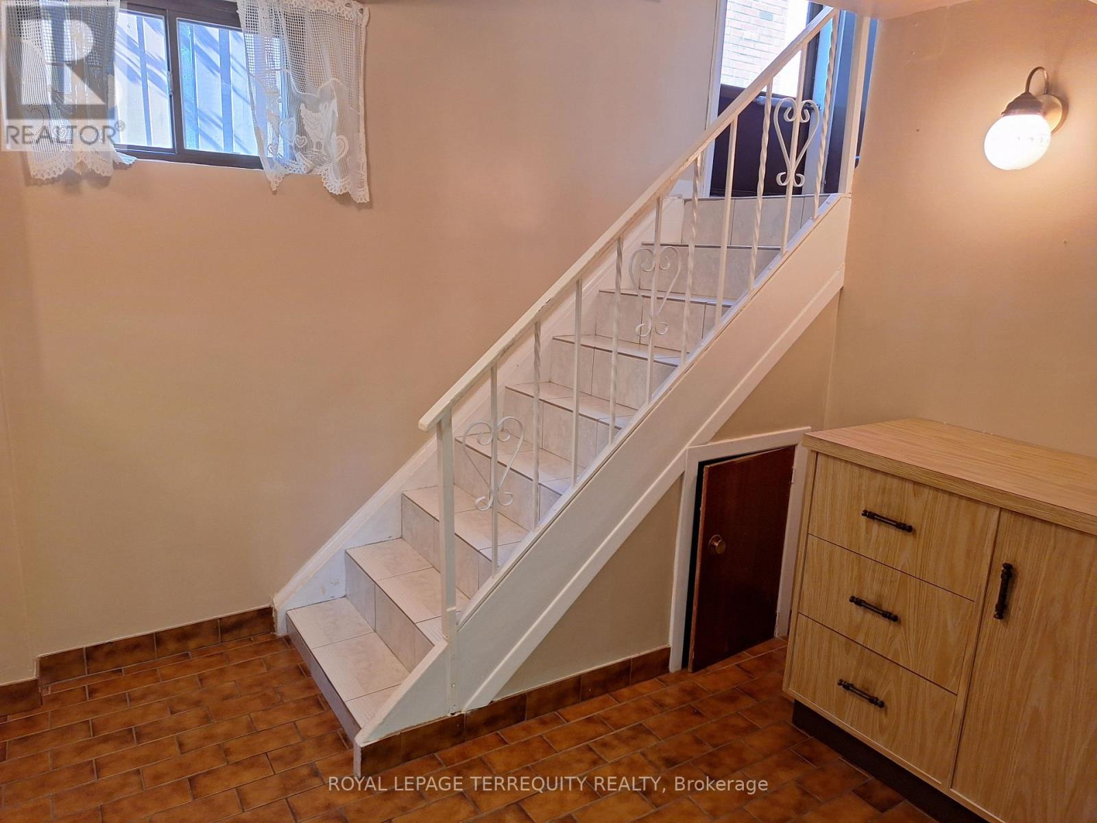 10 Maniza Road, Toronto, Ontario  M3K 1R5 - Photo 12 - W12446182