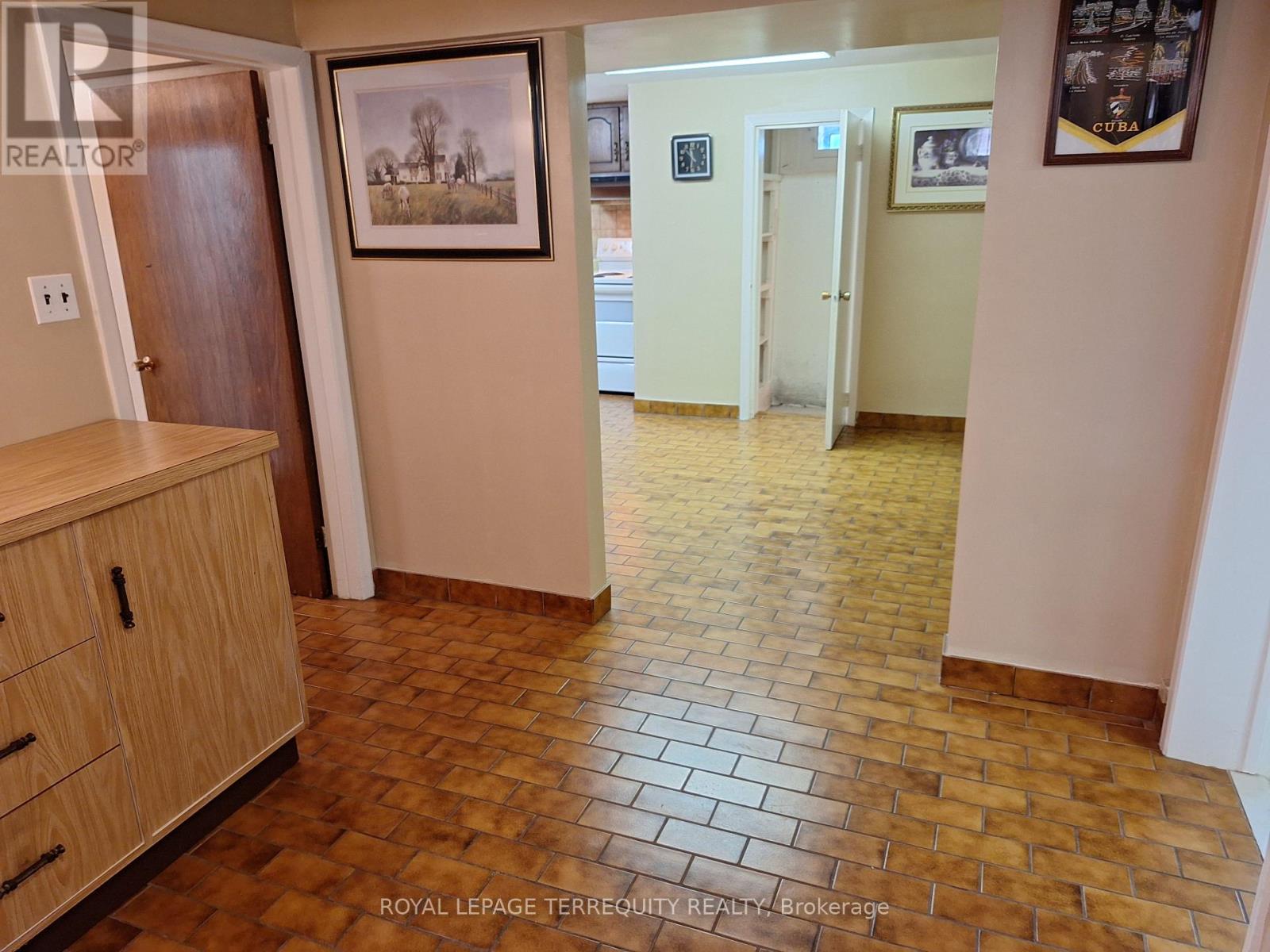 10 Maniza Road, Toronto, Ontario  M3K 1R5 - Photo 13 - W12446182