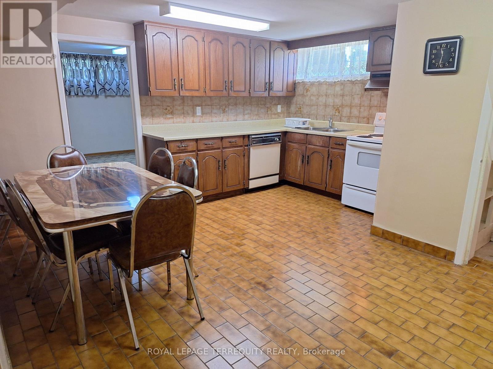 10 Maniza Road, Toronto, Ontario  M3K 1R5 - Photo 16 - W12446182