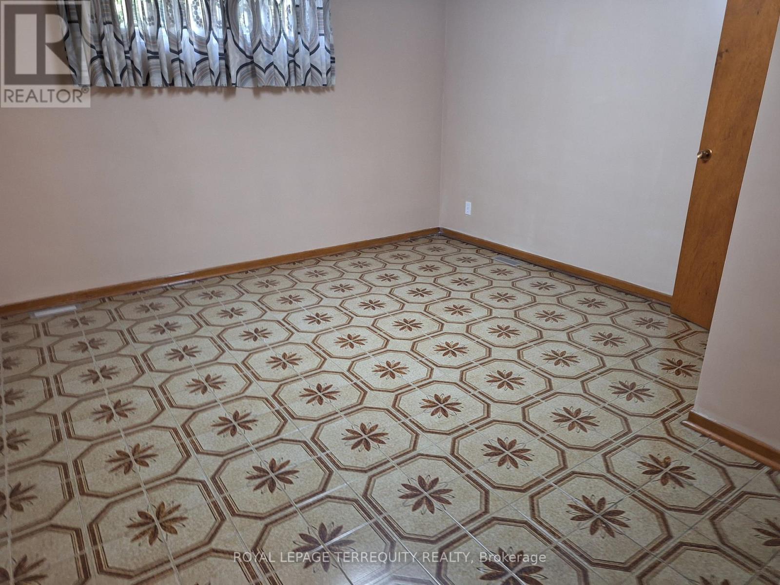 10 Maniza Road, Toronto, Ontario  M3K 1R5 - Photo 17 - W12446182