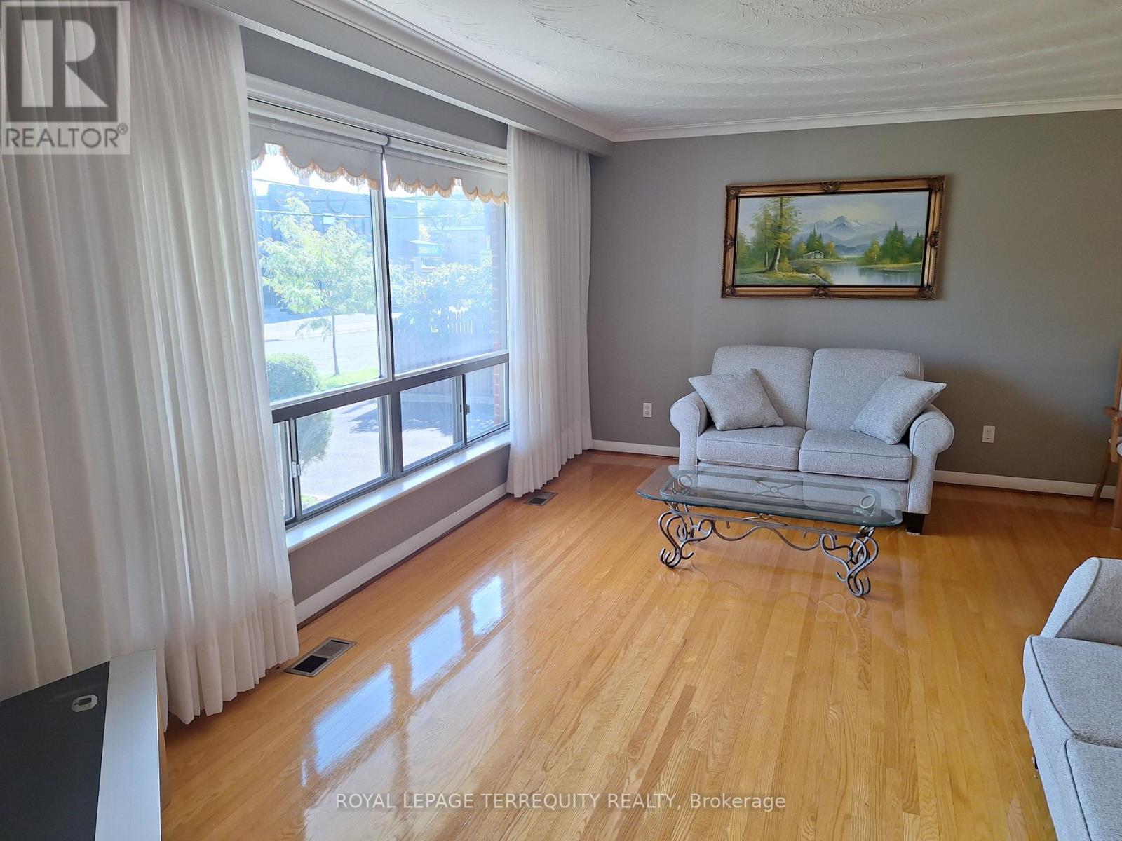 10 Maniza Road, Toronto, Ontario  M3K 1R5 - Photo 3 - W12446182