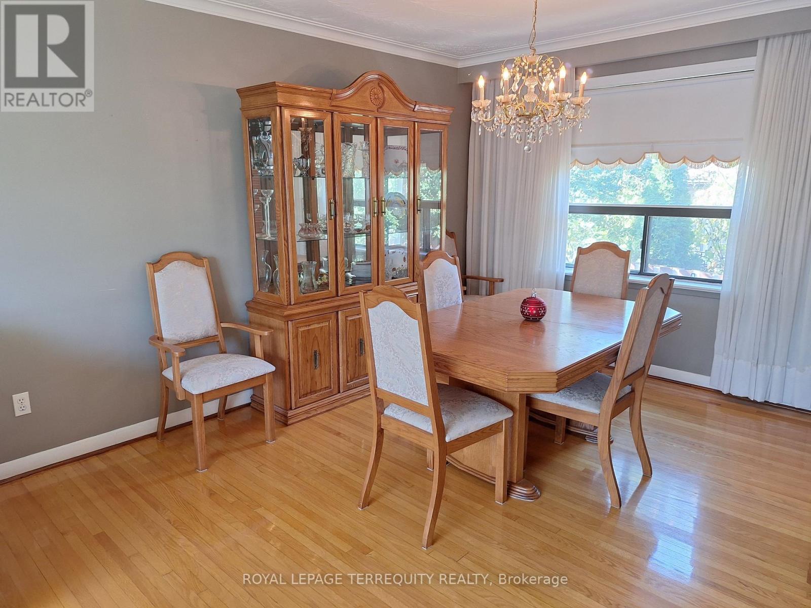 10 Maniza Road, Toronto, Ontario  M3K 1R5 - Photo 4 - W12446182