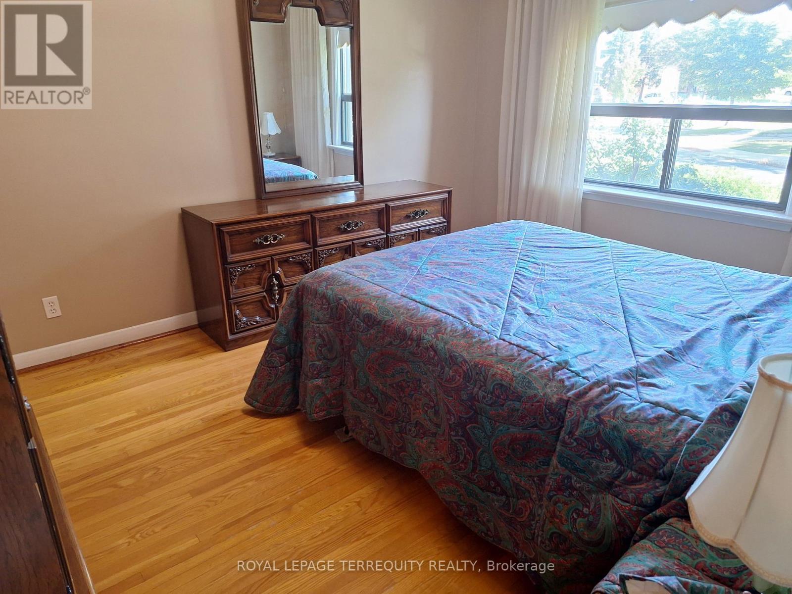 10 Maniza Road, Toronto, Ontario  M3K 1R5 - Photo 7 - W12446182