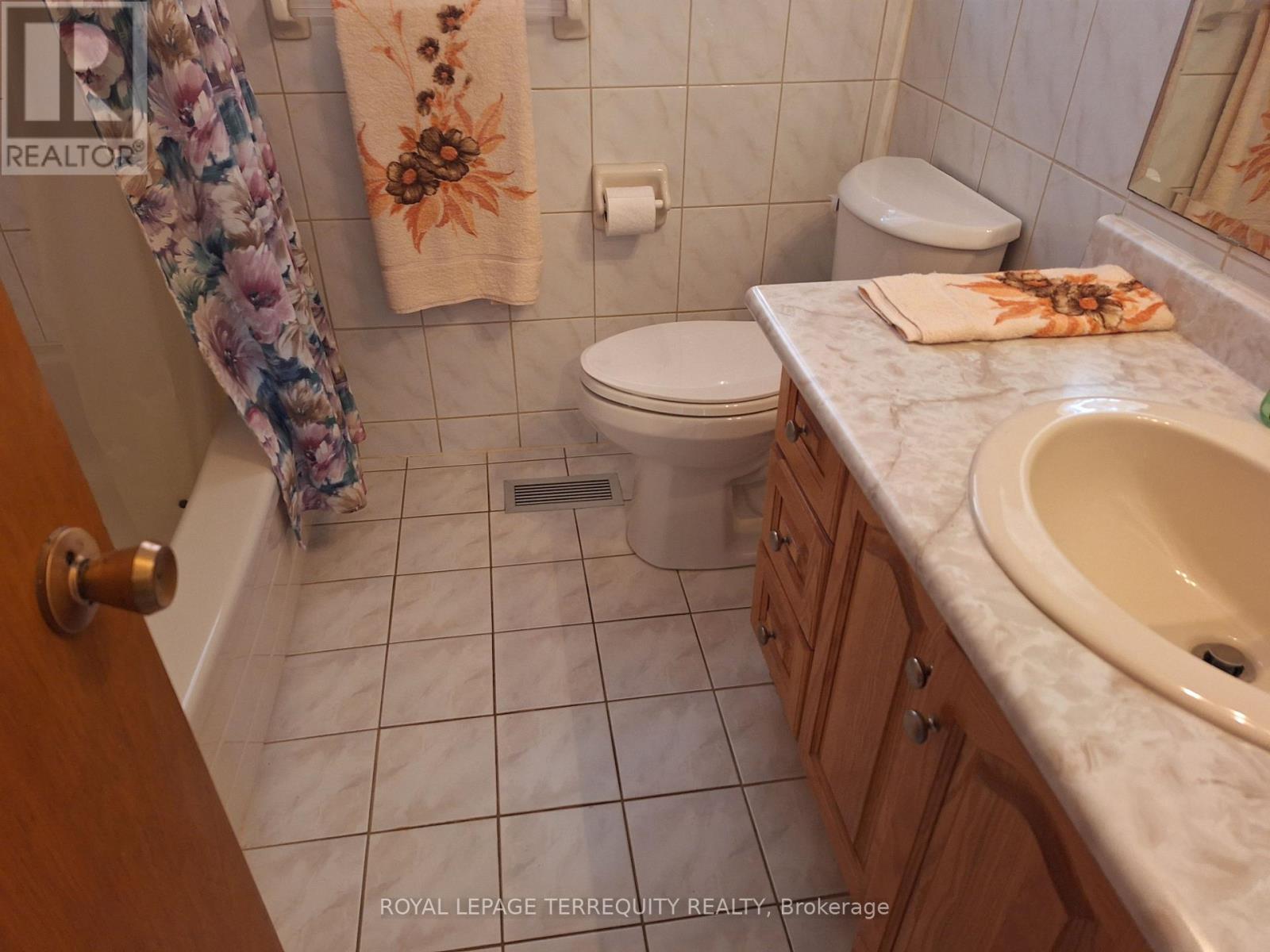 10 Maniza Road, Toronto, Ontario  M3K 1R5 - Photo 8 - W12446182