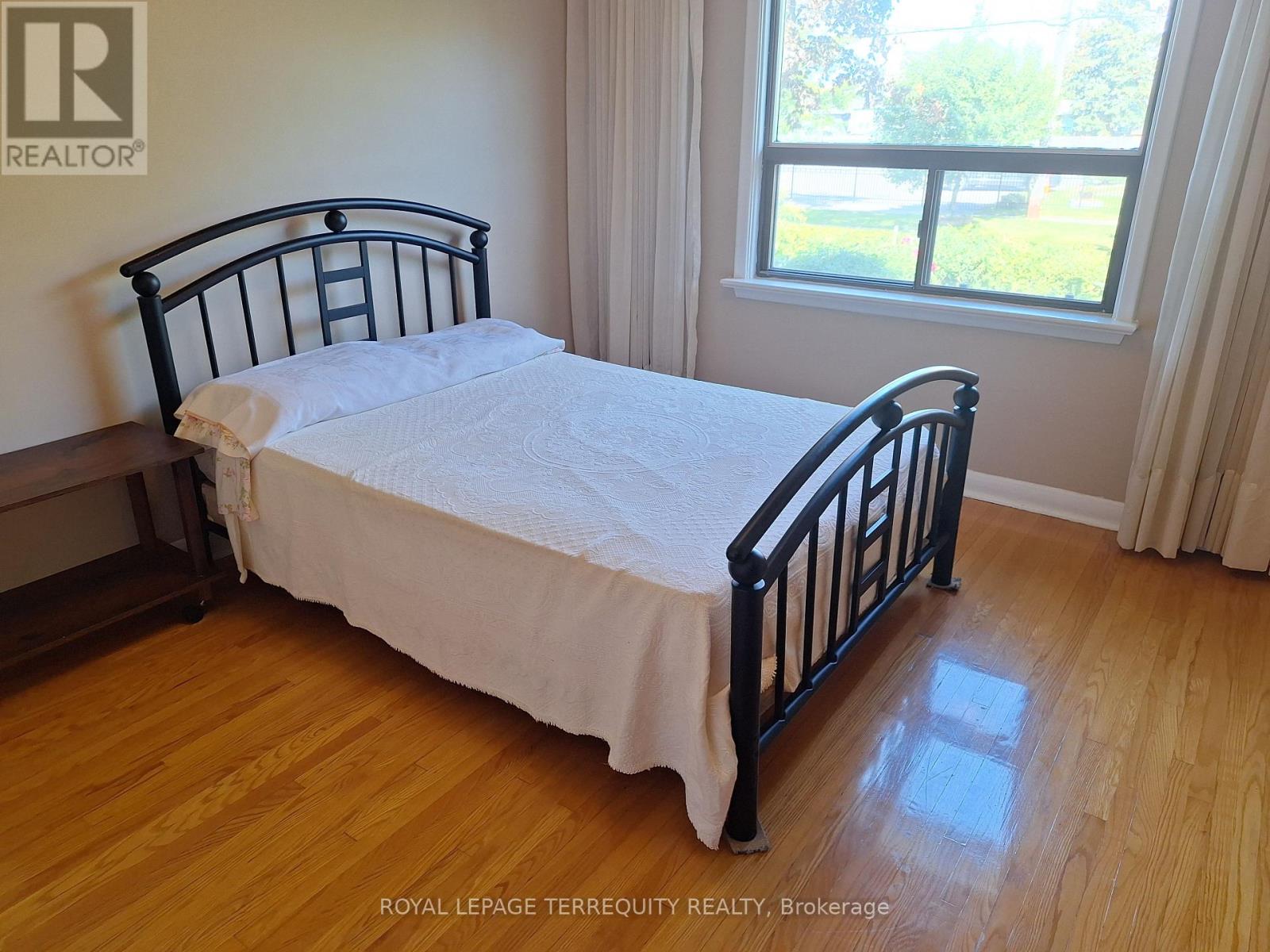 10 Maniza Road, Toronto, Ontario  M3K 1R5 - Photo 9 - W12446182