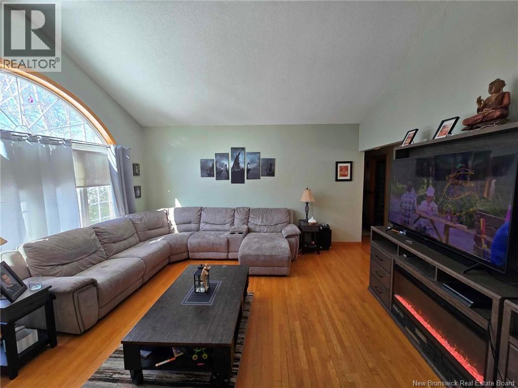 1125 Birchwood Drive, Bathurst, New Brunswick  E2A 4W8 - Photo 15 - NB128006