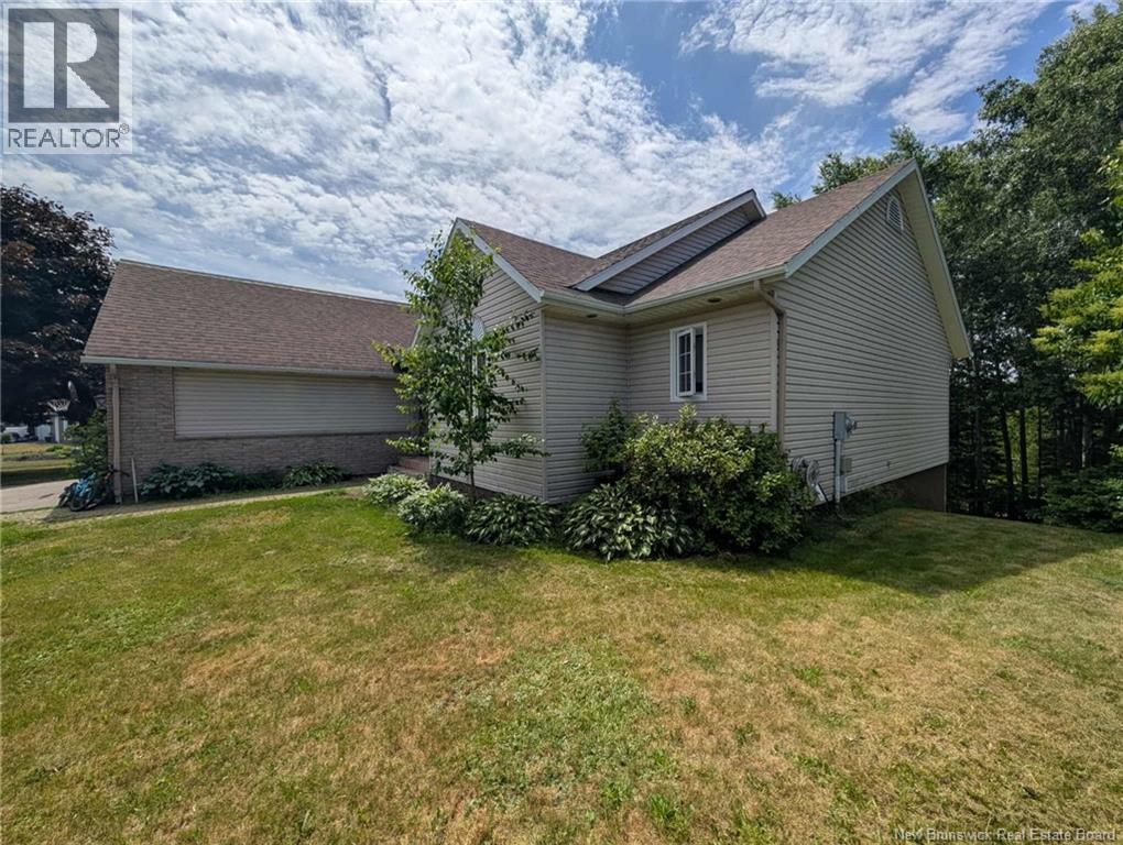 1125 Birchwood Drive, Bathurst, New Brunswick  E2A 4W8 - Photo 3 - NB128006